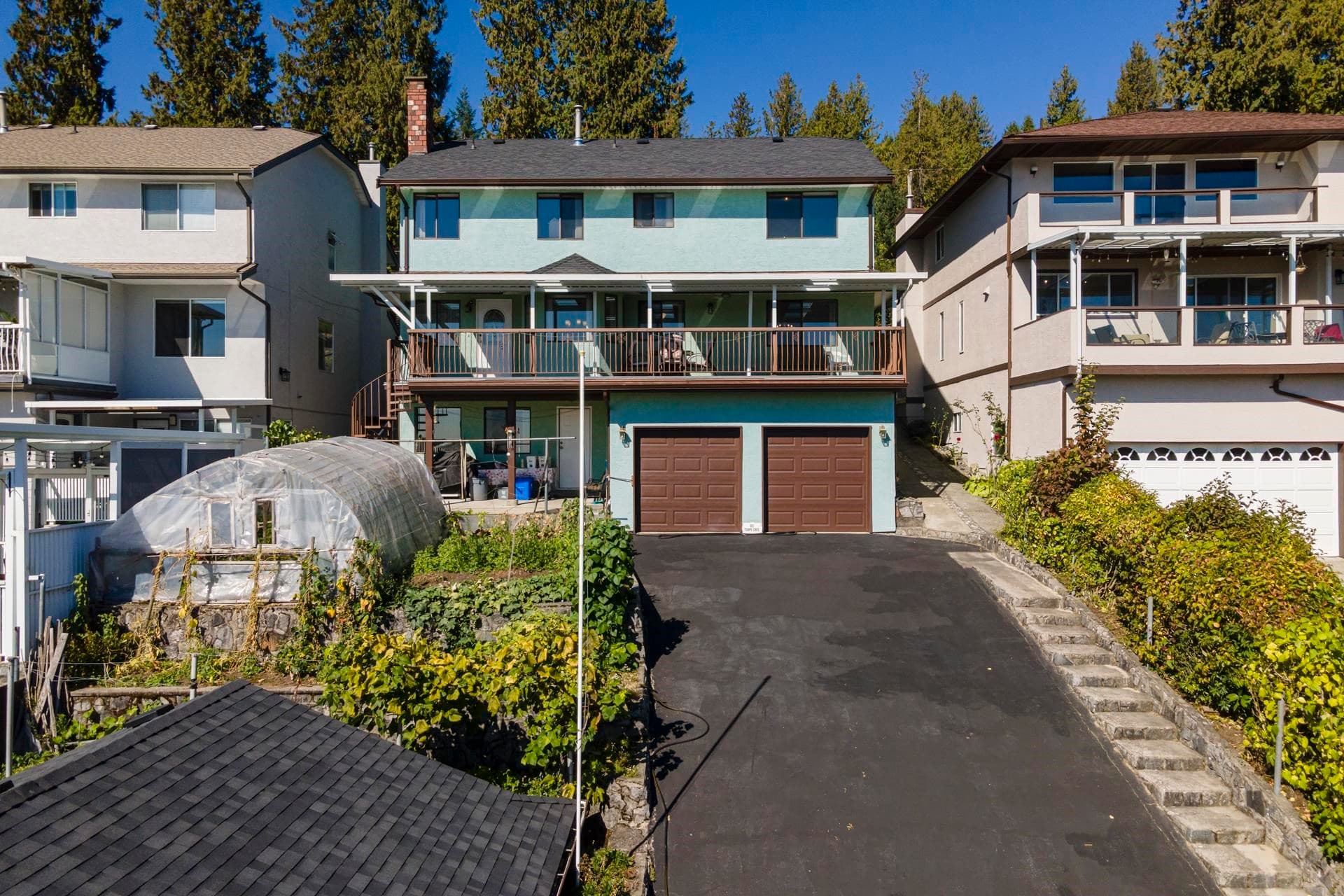 557 Tempe Crescent, North Vancouver, V7N 1E7 — photo 2
