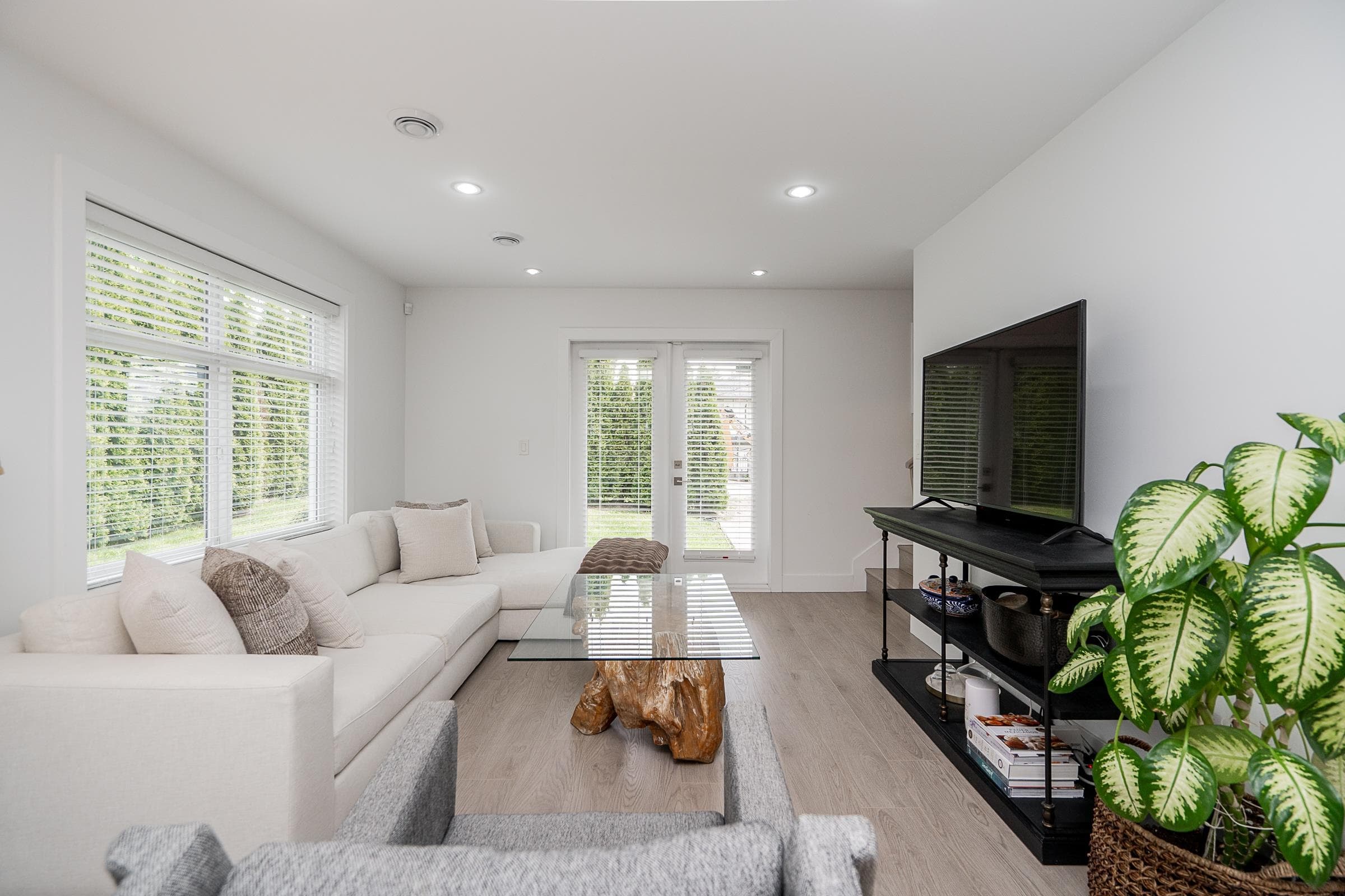 970 Rochester Avenue, Coquitlam, V3K 2J3 — photo 3