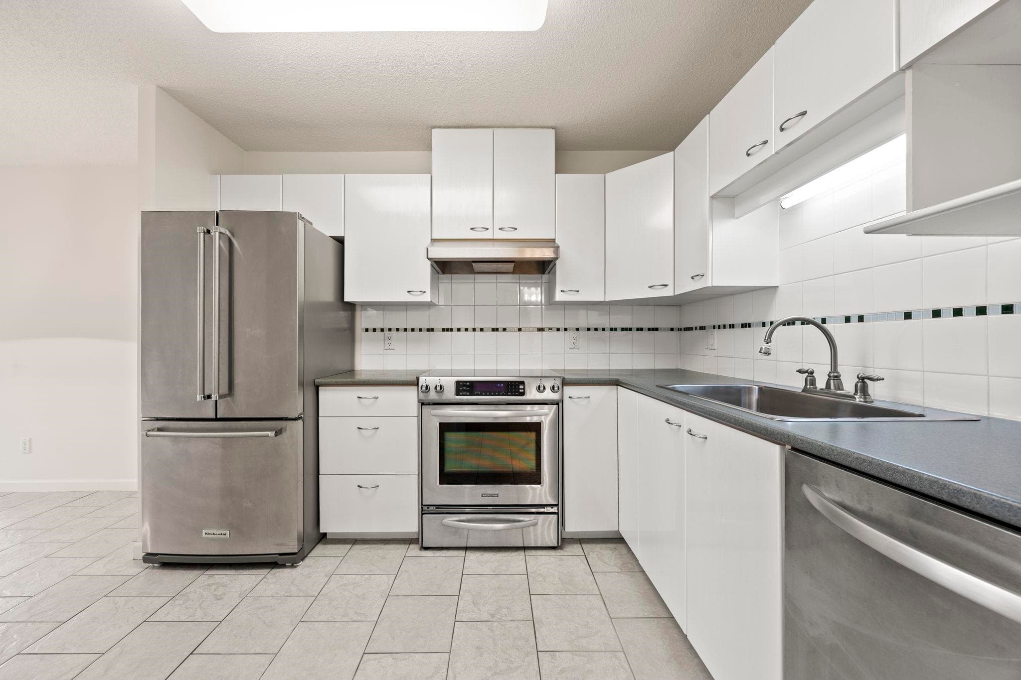 401 - 4425 Halifax Street, Burnaby, V5C 6P2 — photo 3
