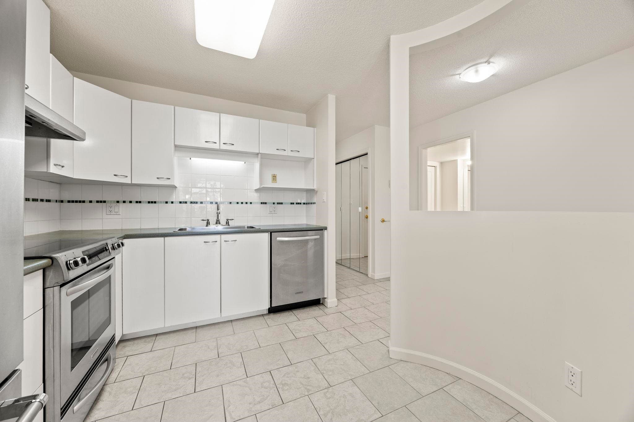 401 - 4425 Halifax Street, Burnaby, V5C 6P2 — photo 4
