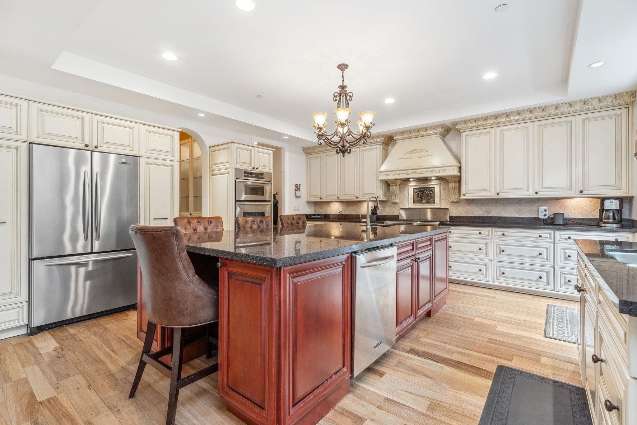 320 Forestview Lane, Anmore, V3H 0A3 — photo 3