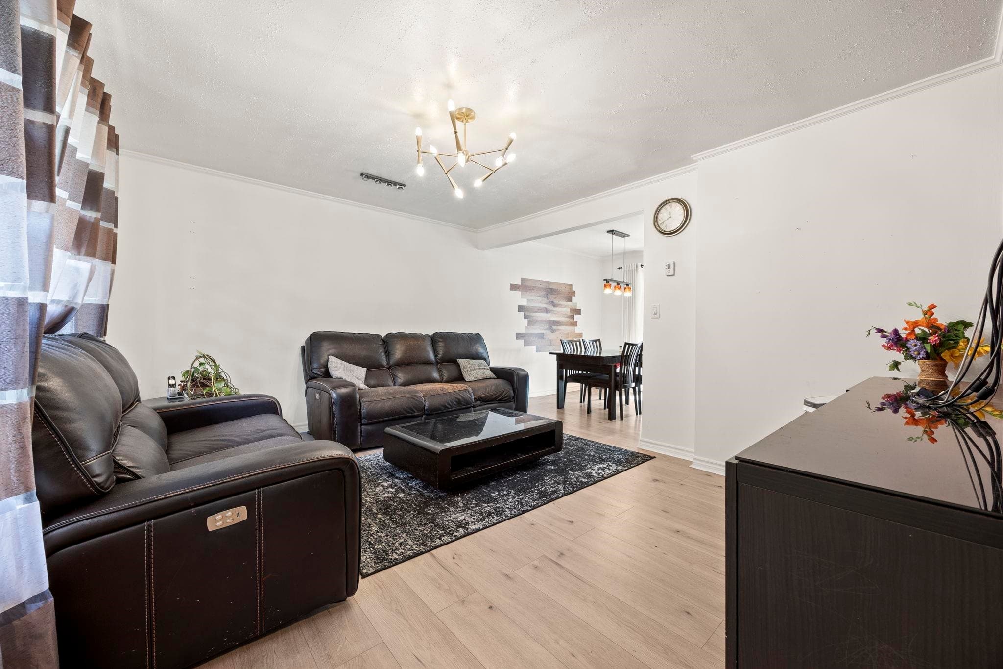 300 Tenth Avenue, New Westminster, V5G 4L7 — photo 2