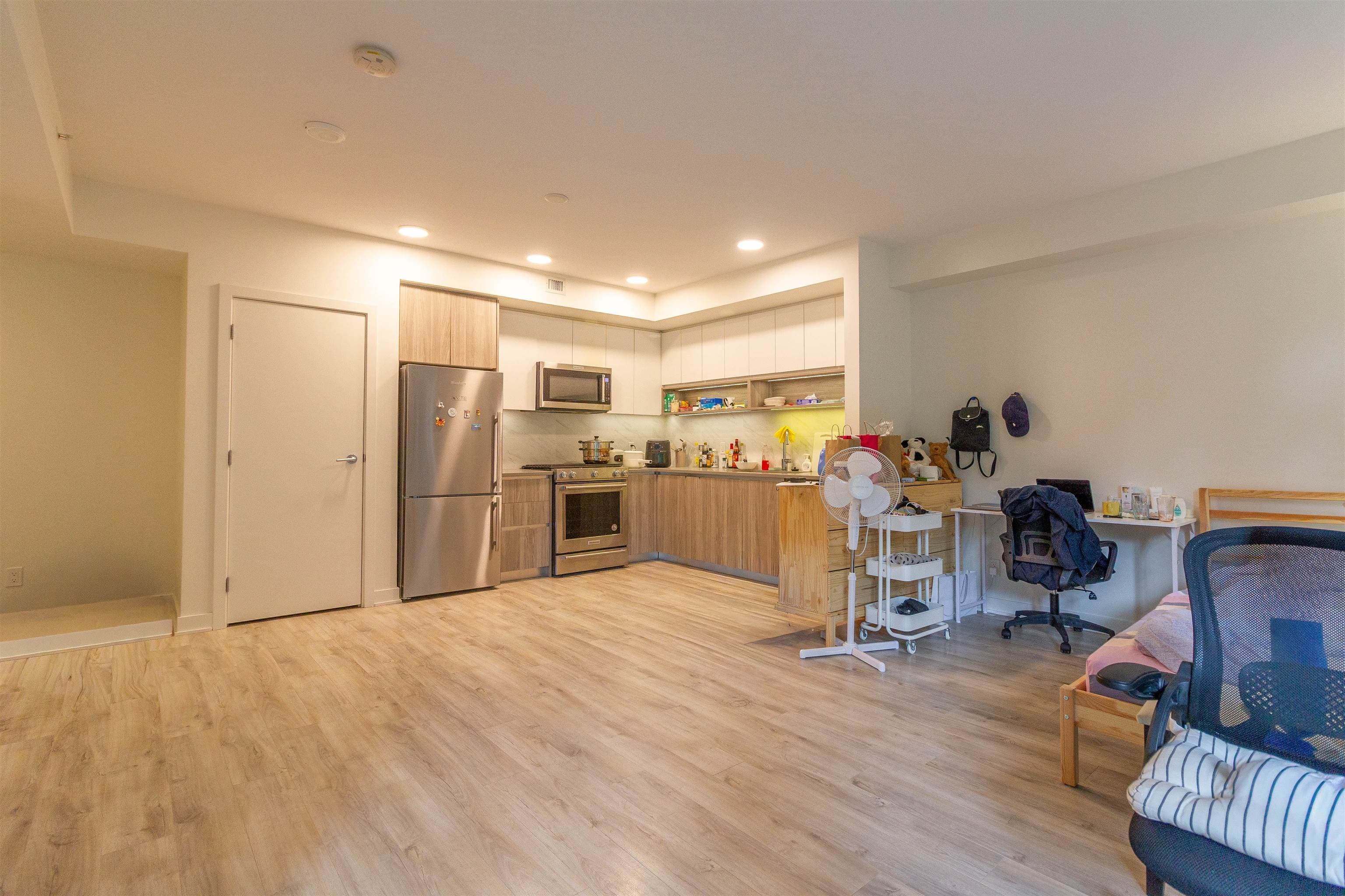 201 - 8940 University Crescent, Burnaby, V5A 0E7 — photo 5
