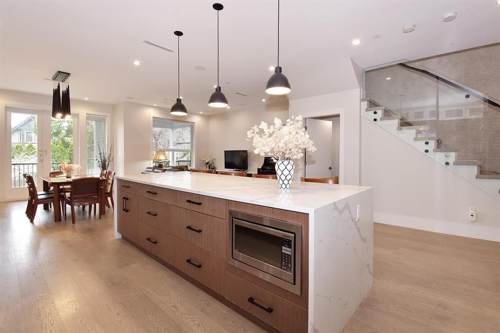 154XX Russell Avenue, White Rock, V4B 2R3 — photo 2