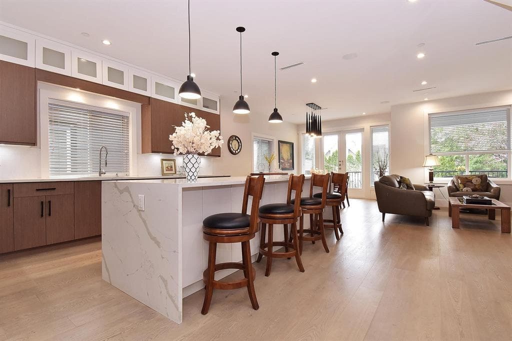 154XX Russell Avenue, White Rock, V4B 2R3 — photo 3