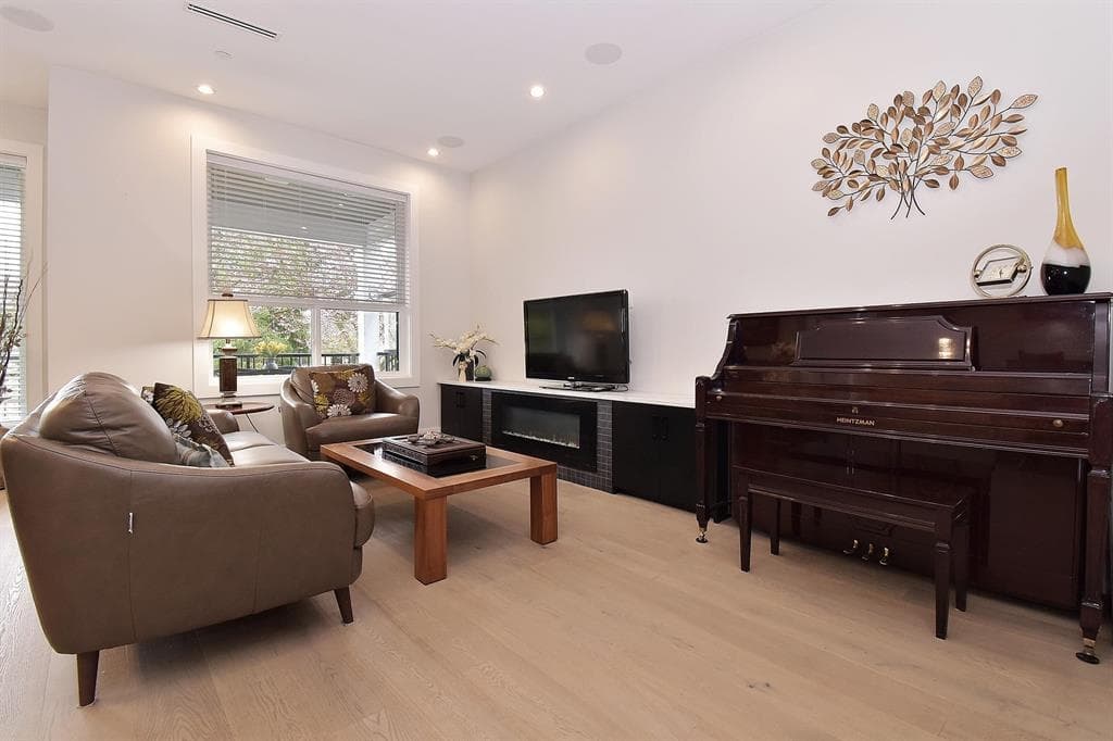 154XX Russell Avenue, White Rock, V4B 2R3 — photo 5