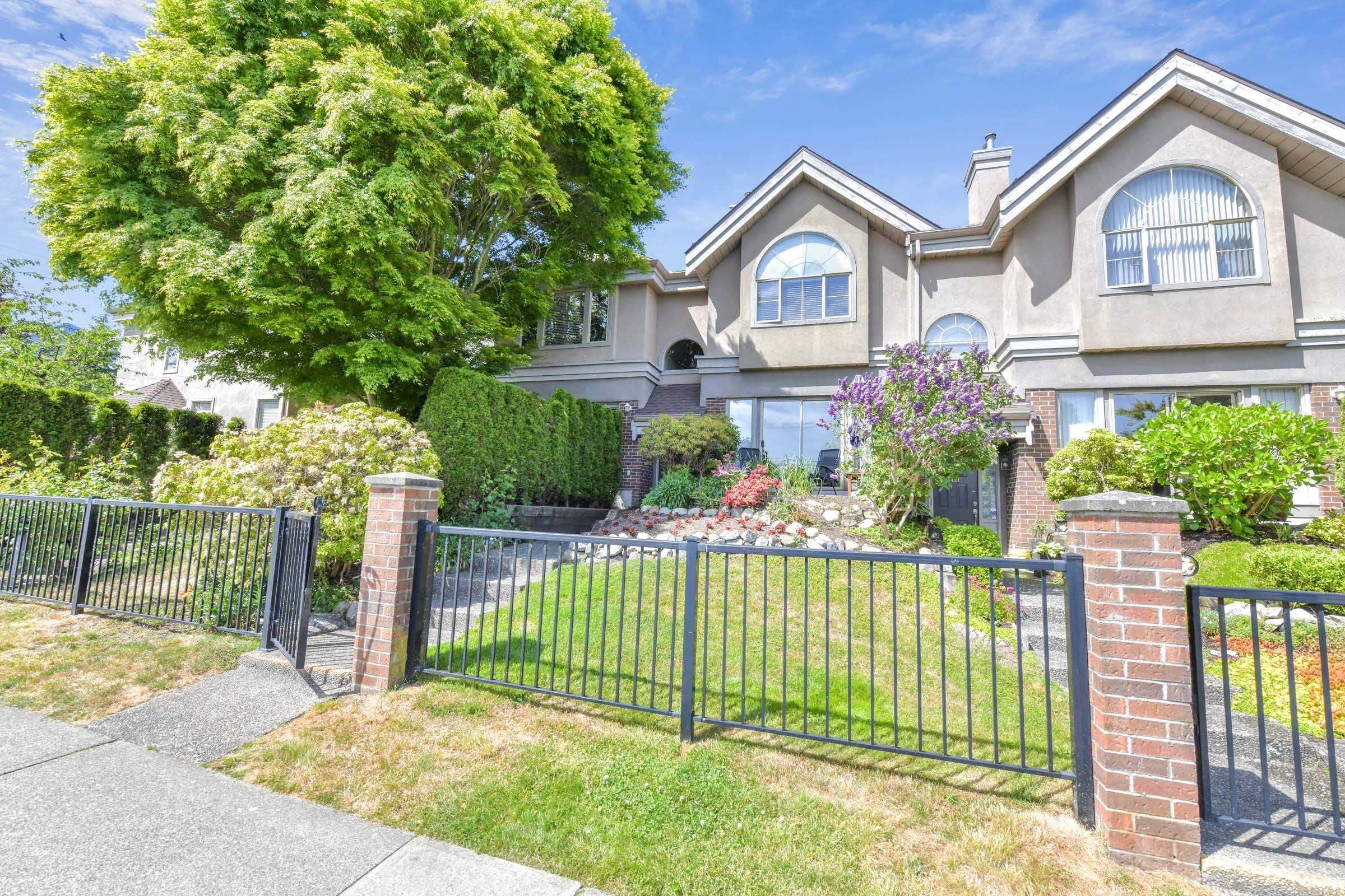15415 Russell Avenue, White Rock, V4B 2R5 — photo 1