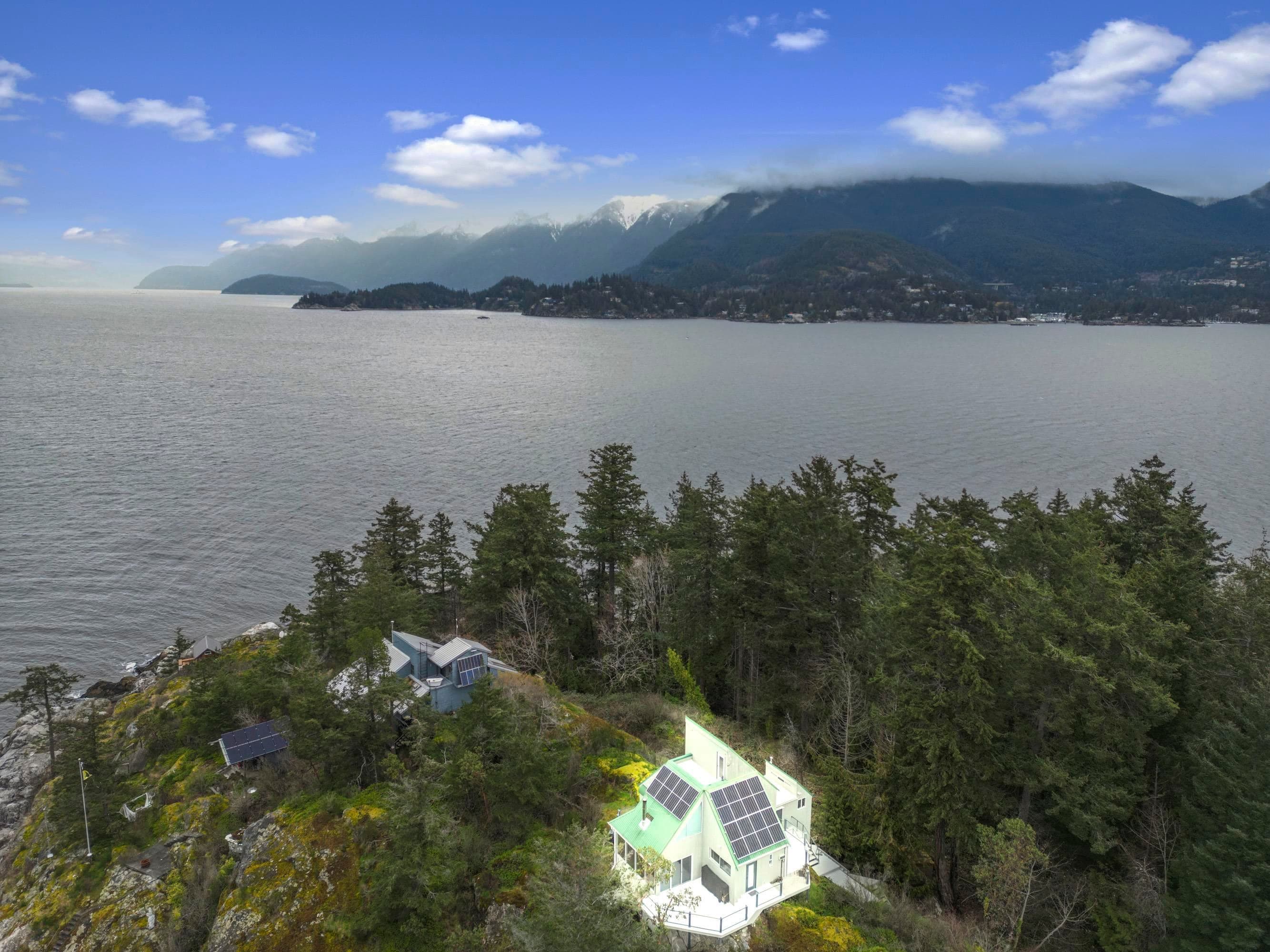 28 Passage Island, Vancouver, V7W 1V7 — photo 1