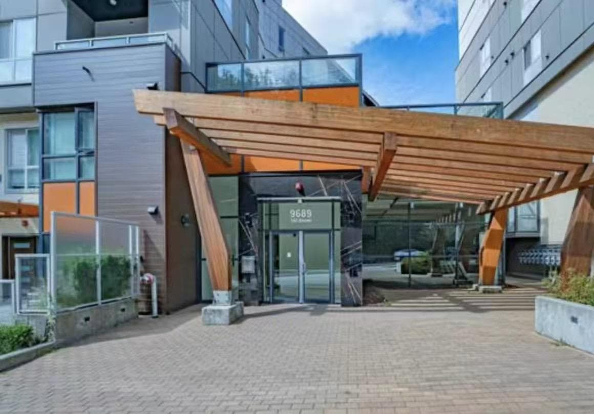 5xx - 9689 140 Street, Surrey