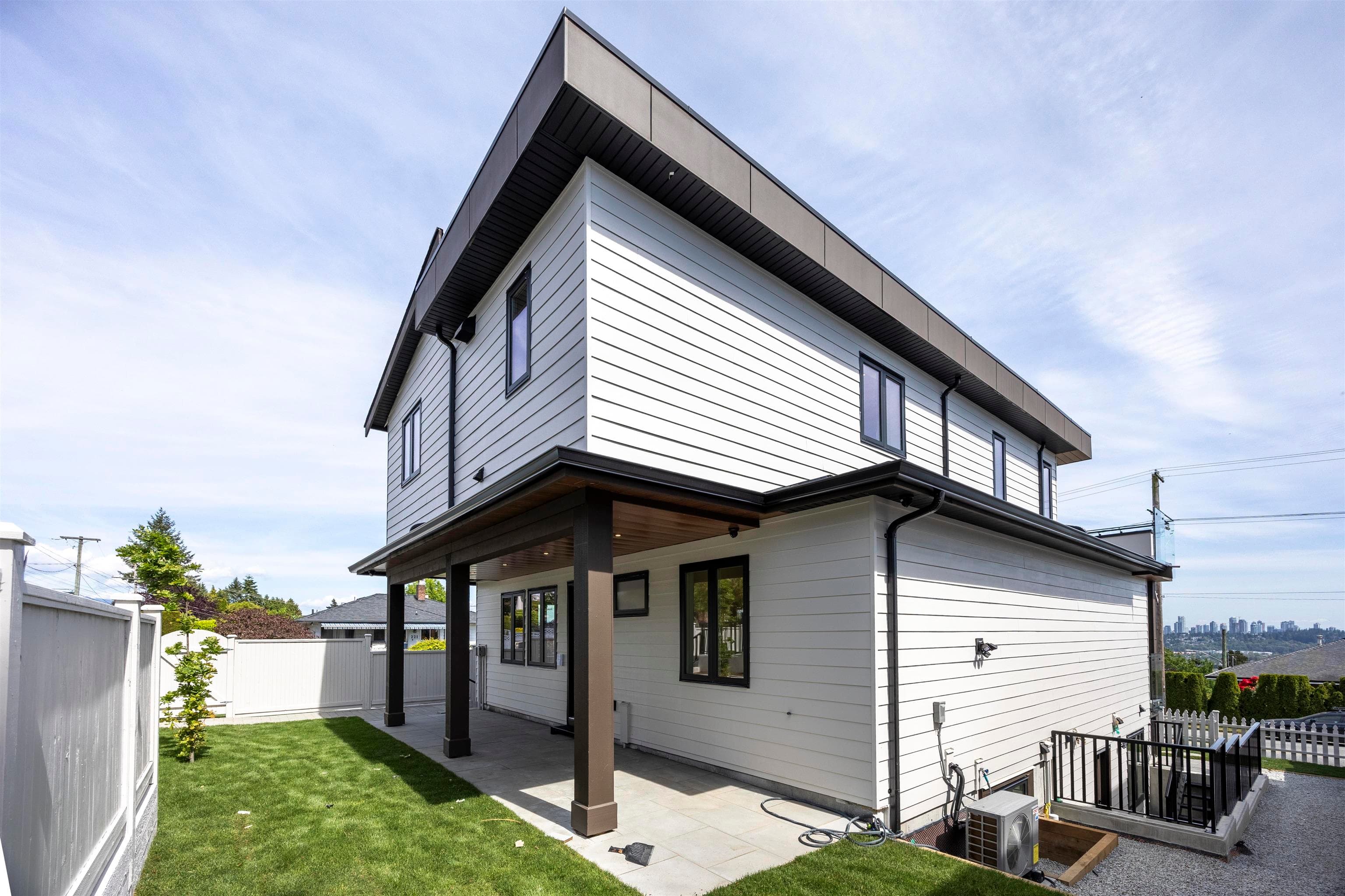 217 E Eighth Avenue, New Westminster, V3L 4K1 — photo 2