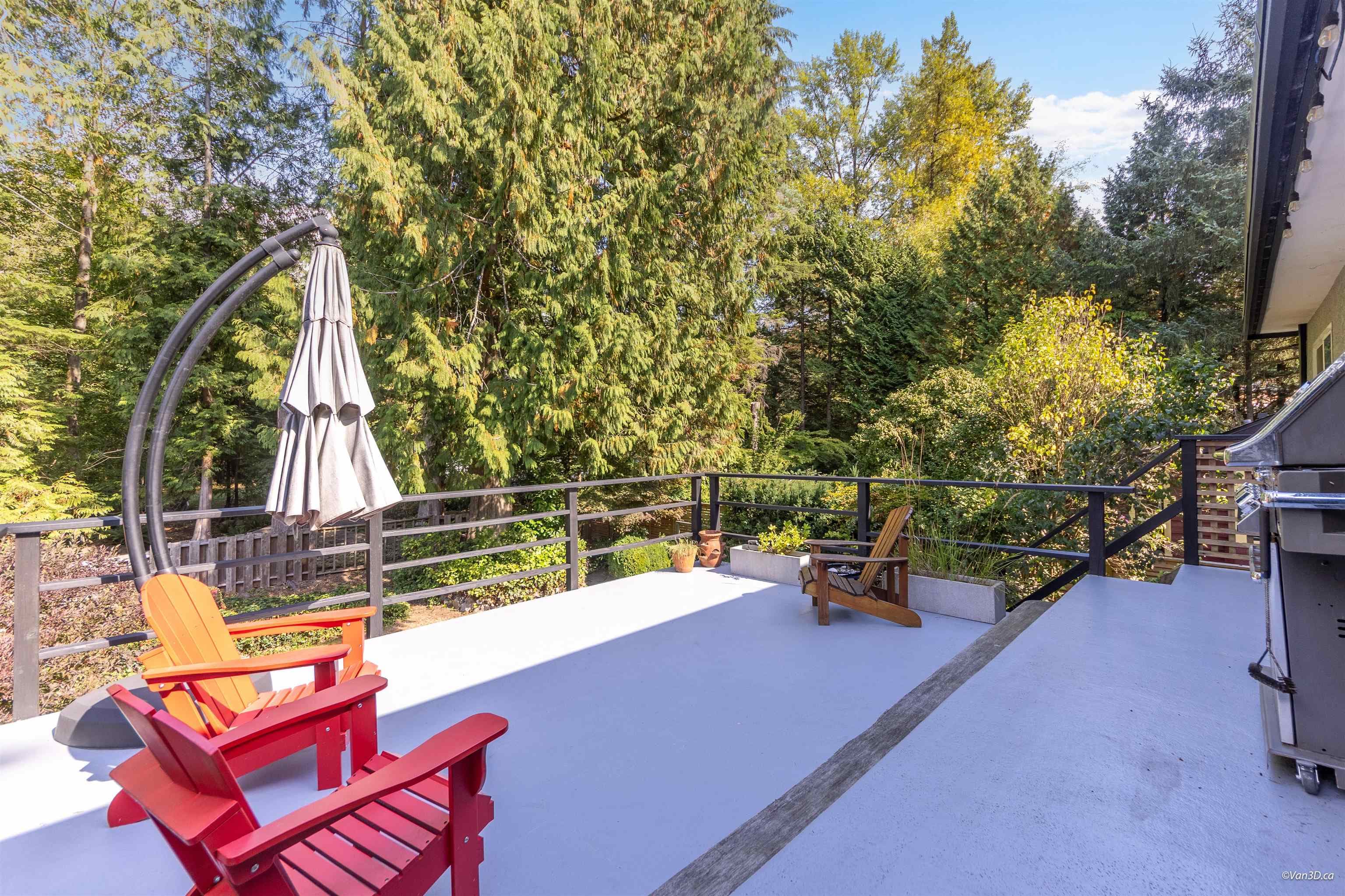 4482 Cove Cliff Road, North Vancouver, V7G 1H6 — photo 2