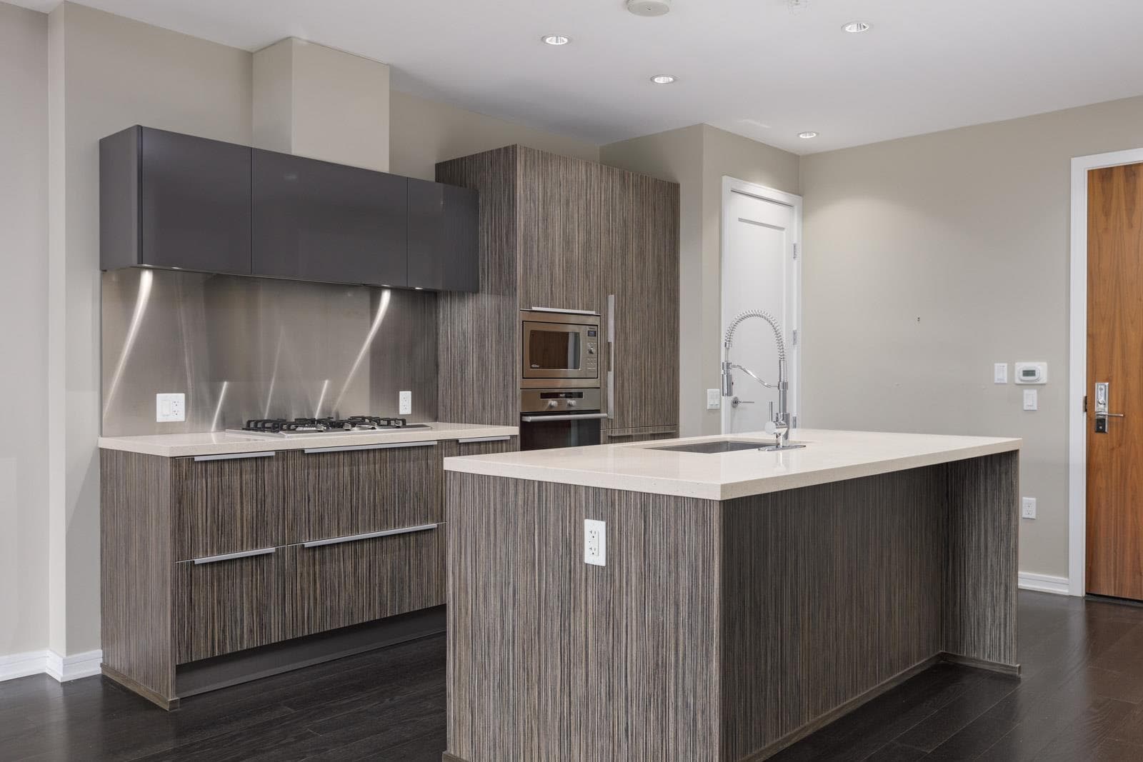 209 - 1616 Columbia Street, Vancouver, V5Y 0B7 — photo 2