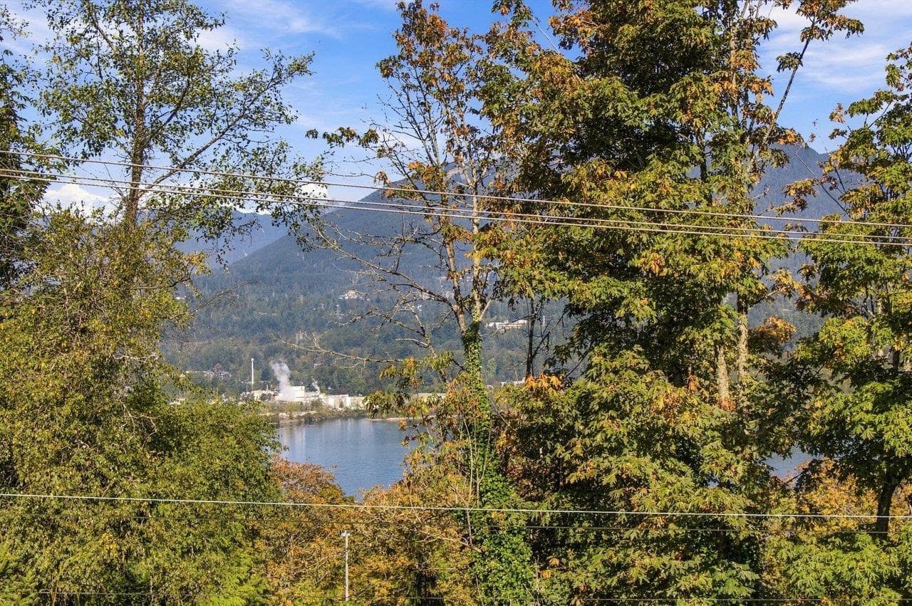 330 N Gamma Avenue, Burnaby, V5C 1X9 — photo 2