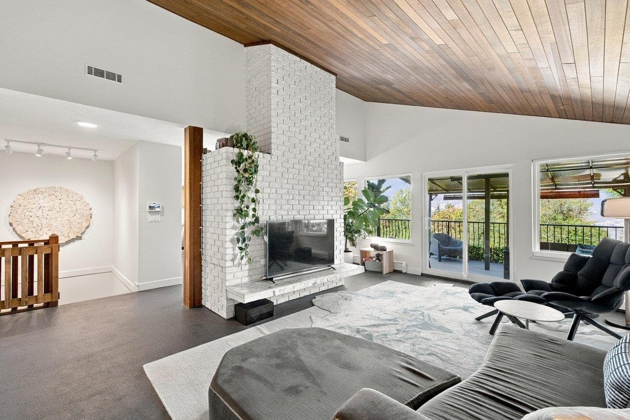 330 N Gamma Avenue, Burnaby, V5C 1X9 — photo 3
