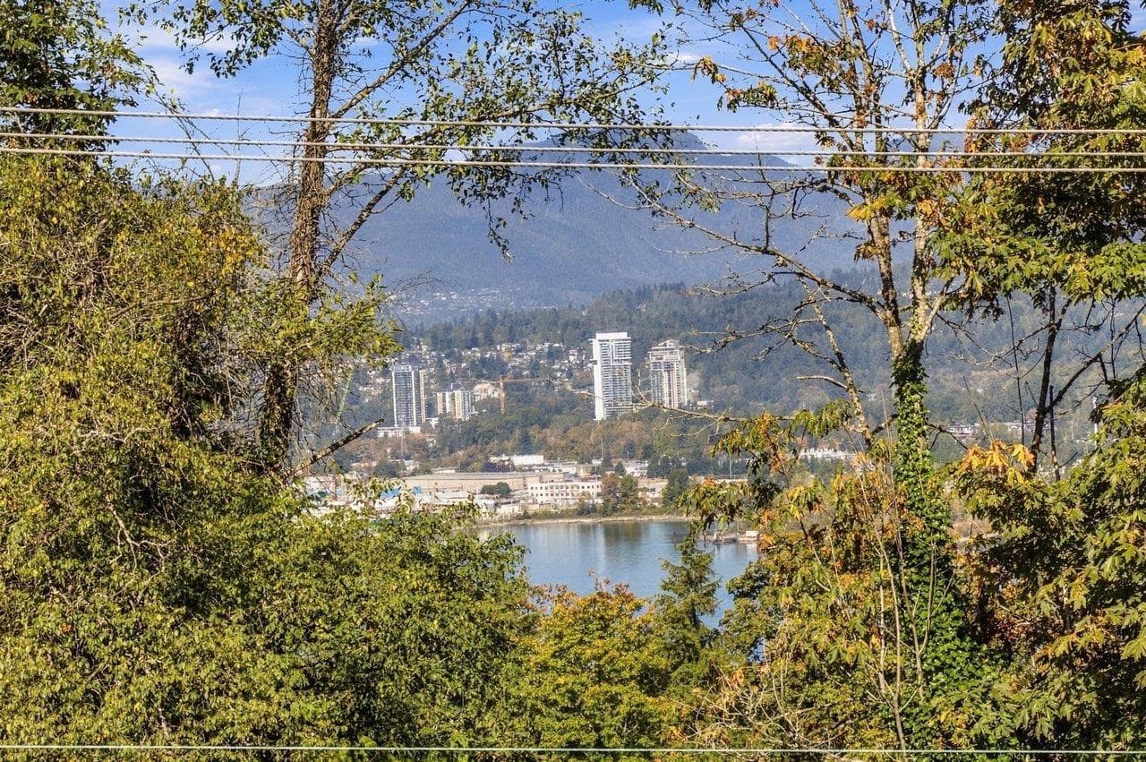 330 N Gamma Avenue, Burnaby, V5C 1X9 — photo 1