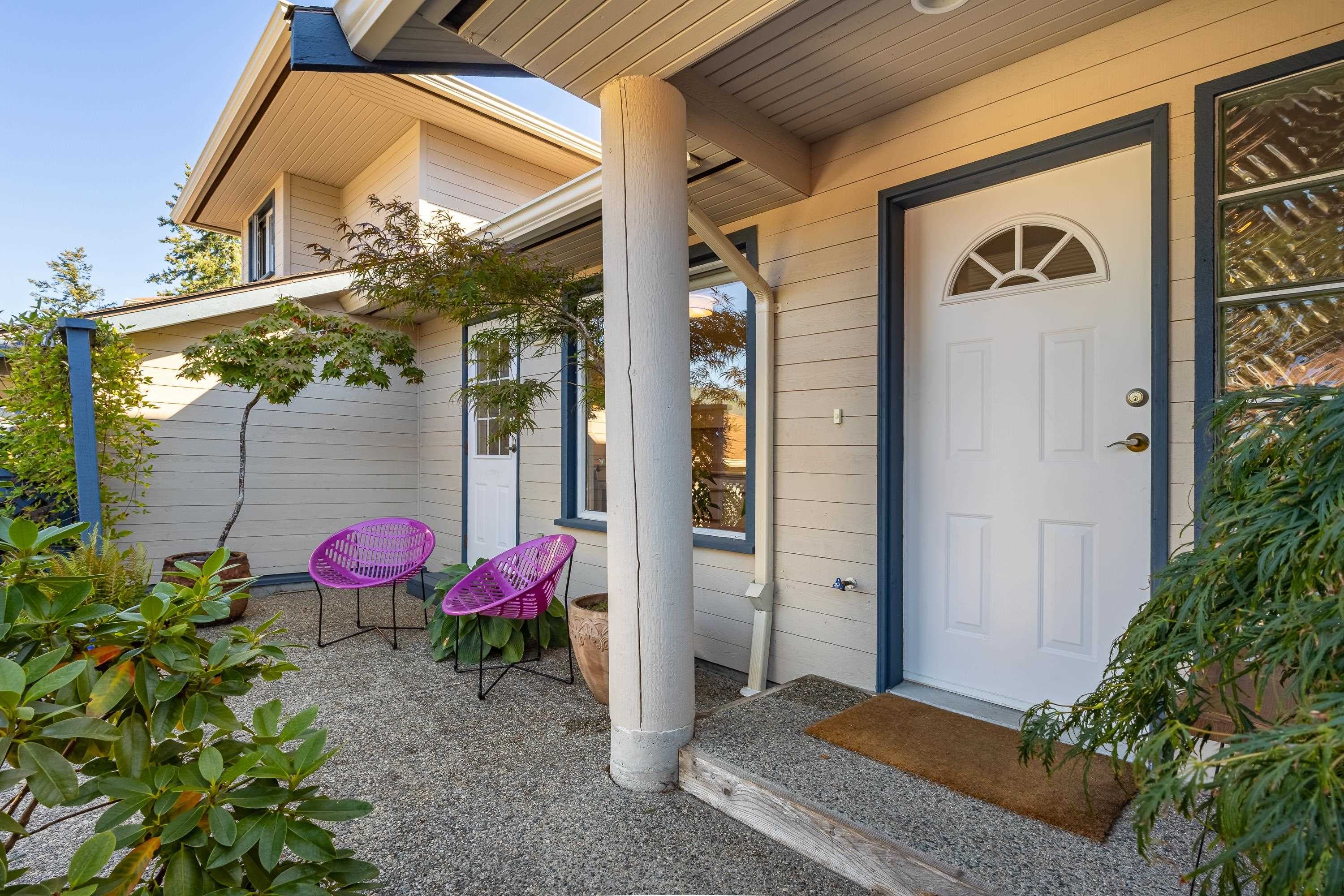 8 - 5768 Marine Way, Sechelt, V7Z 0K4 — photo 1