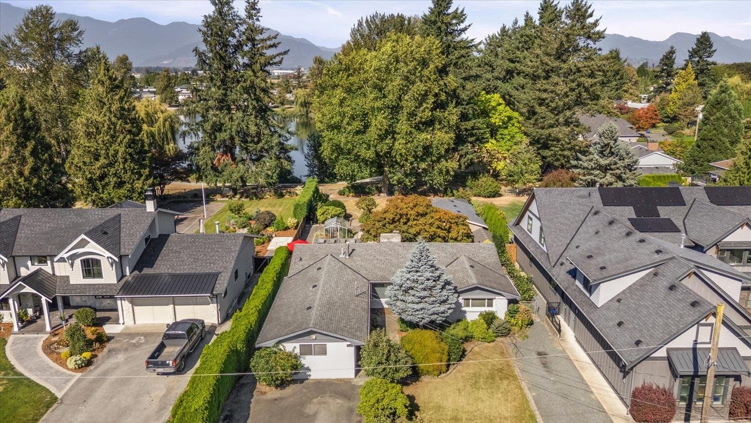 45985 Collins Drive, Chilliwack, V2R 2E1 — photo 1