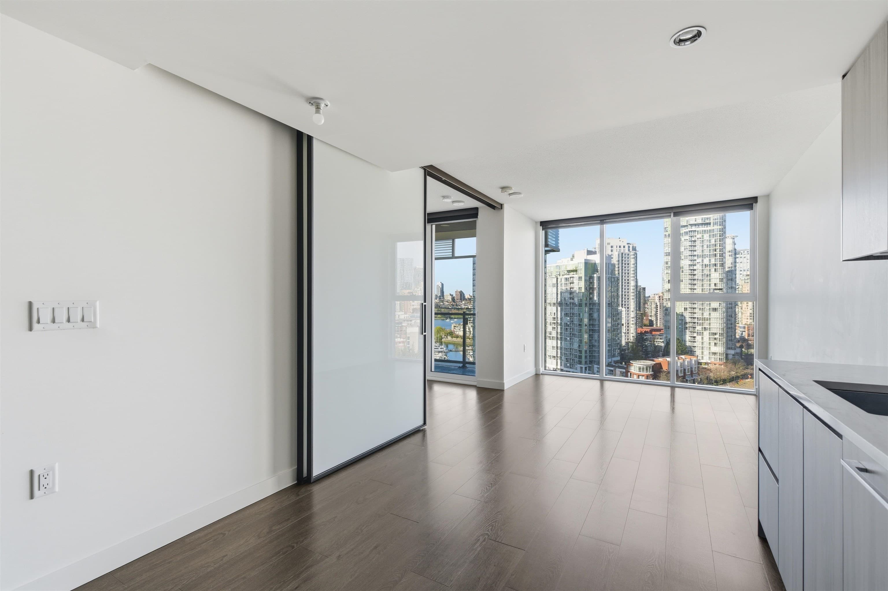 1587 - 87 Nelson Street, Vancouver, V6Z 0E8 — photo 2