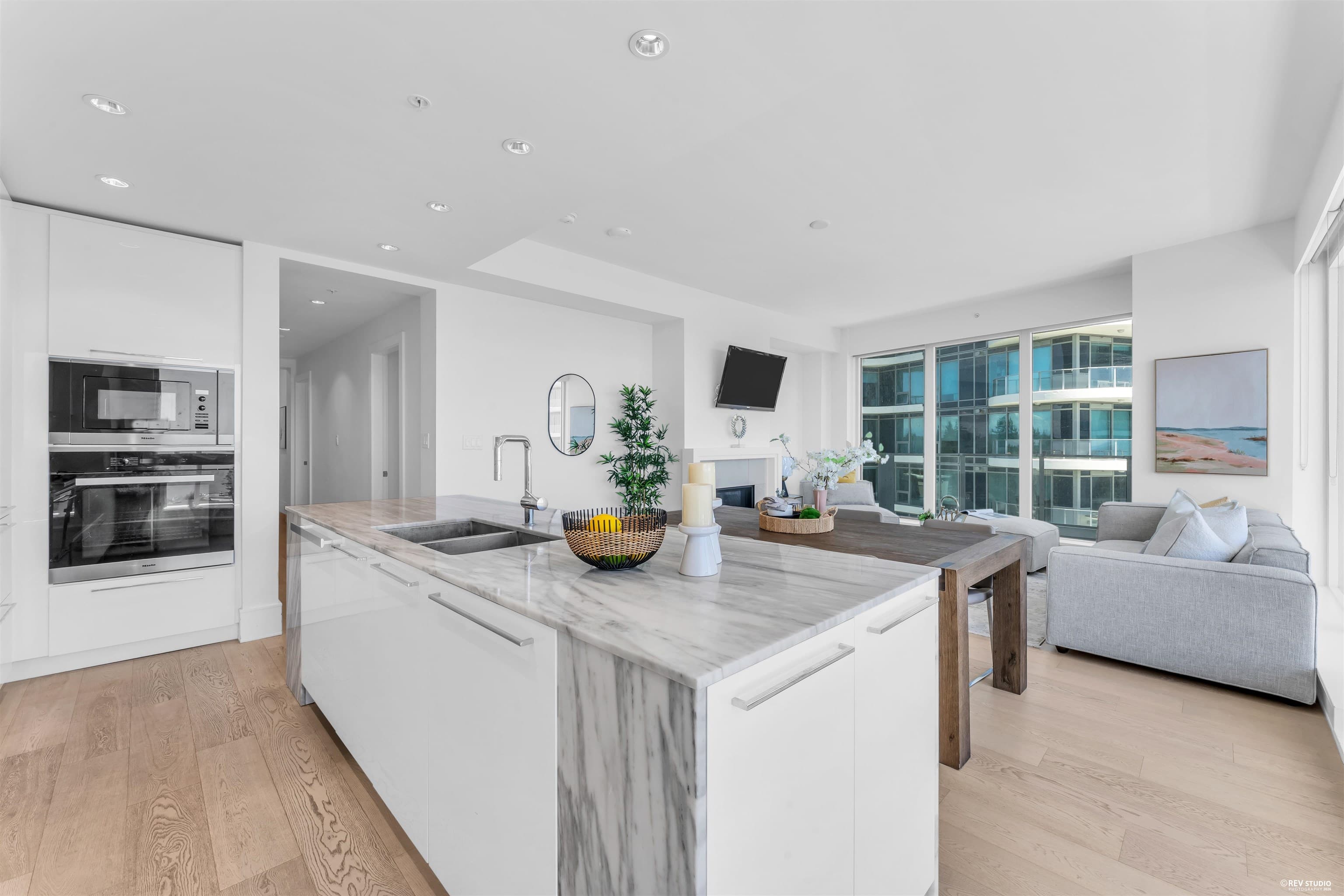 1106 - 1500 Martin Street, White Rock, V4B 0C2 — photo 3