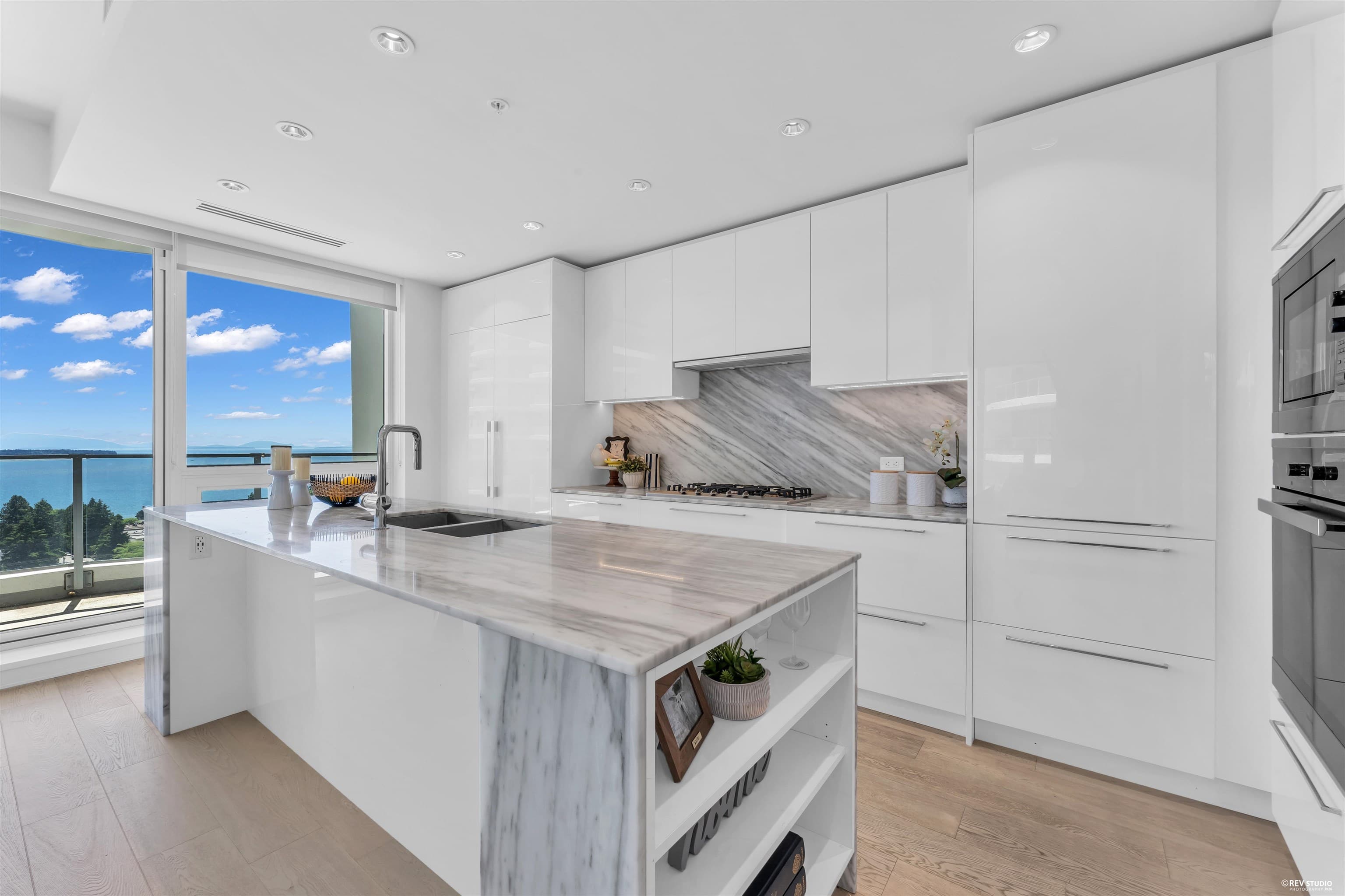 1106 - 1500 Martin Street, White Rock, V4B 0C2 — photo 5