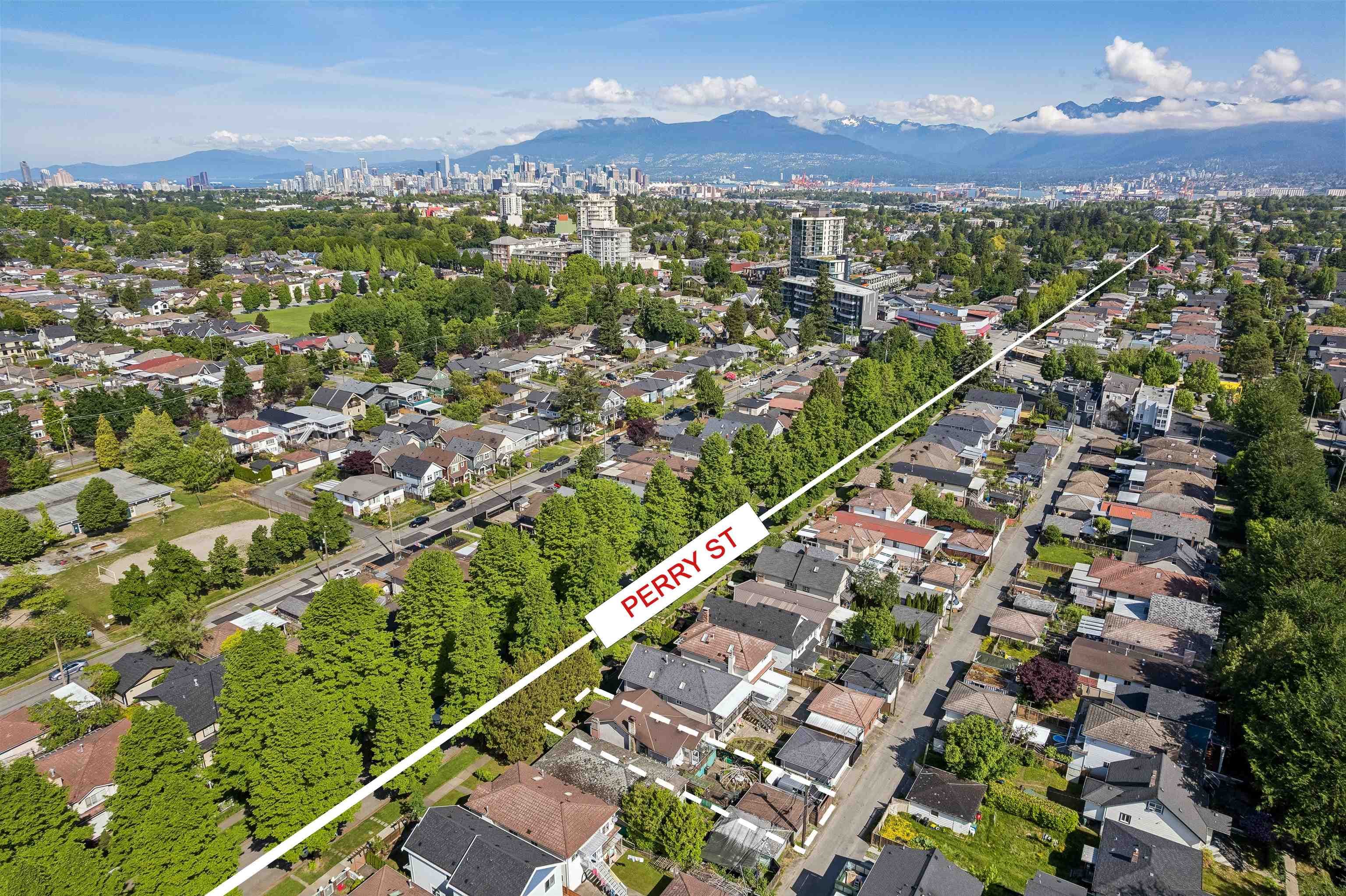 4412 Perry Street, Vancouver, V5N 3X5 — photo 2