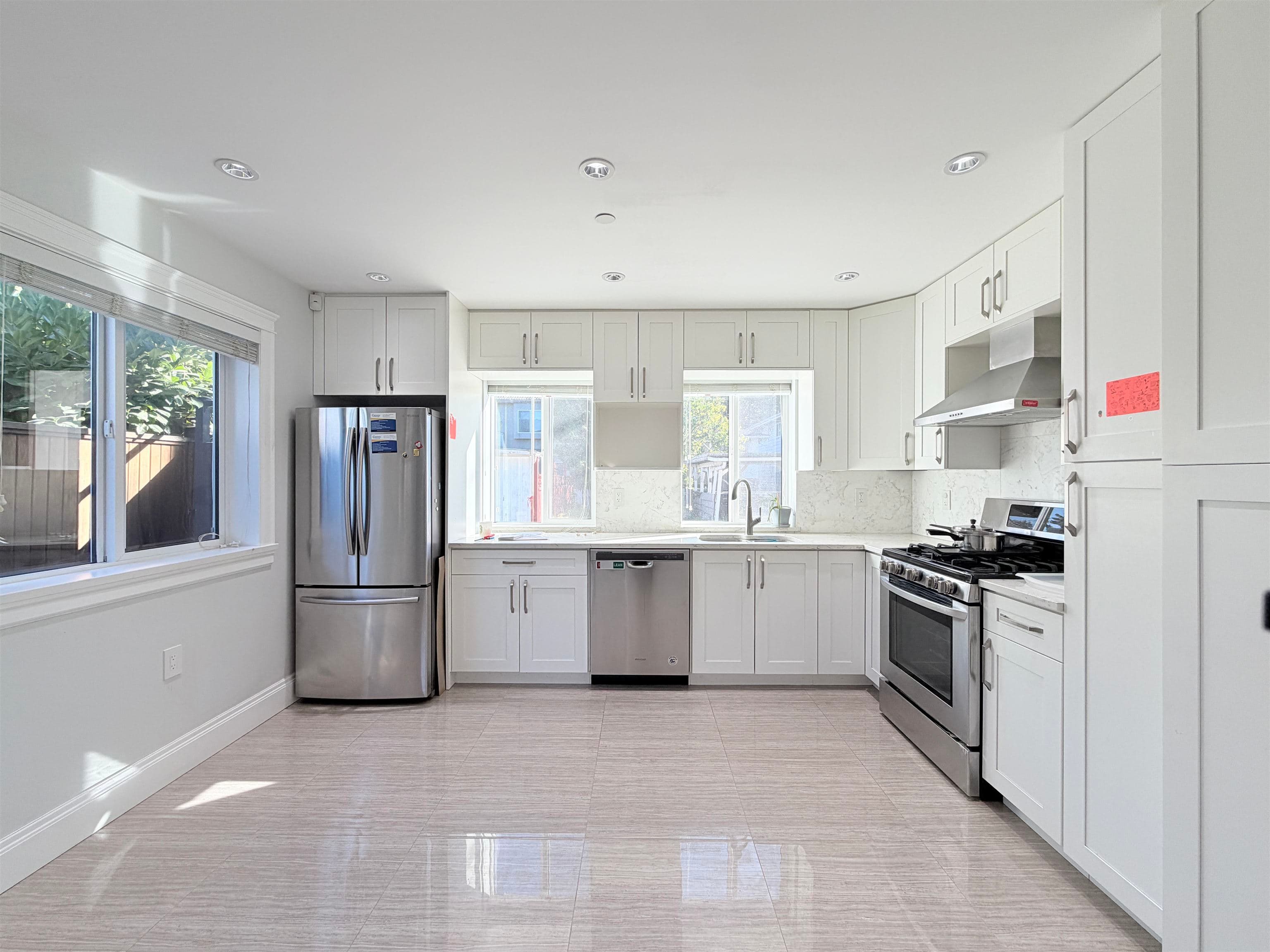 2532 5th Av W, Vancouver, V6K 1T1 — photo 2