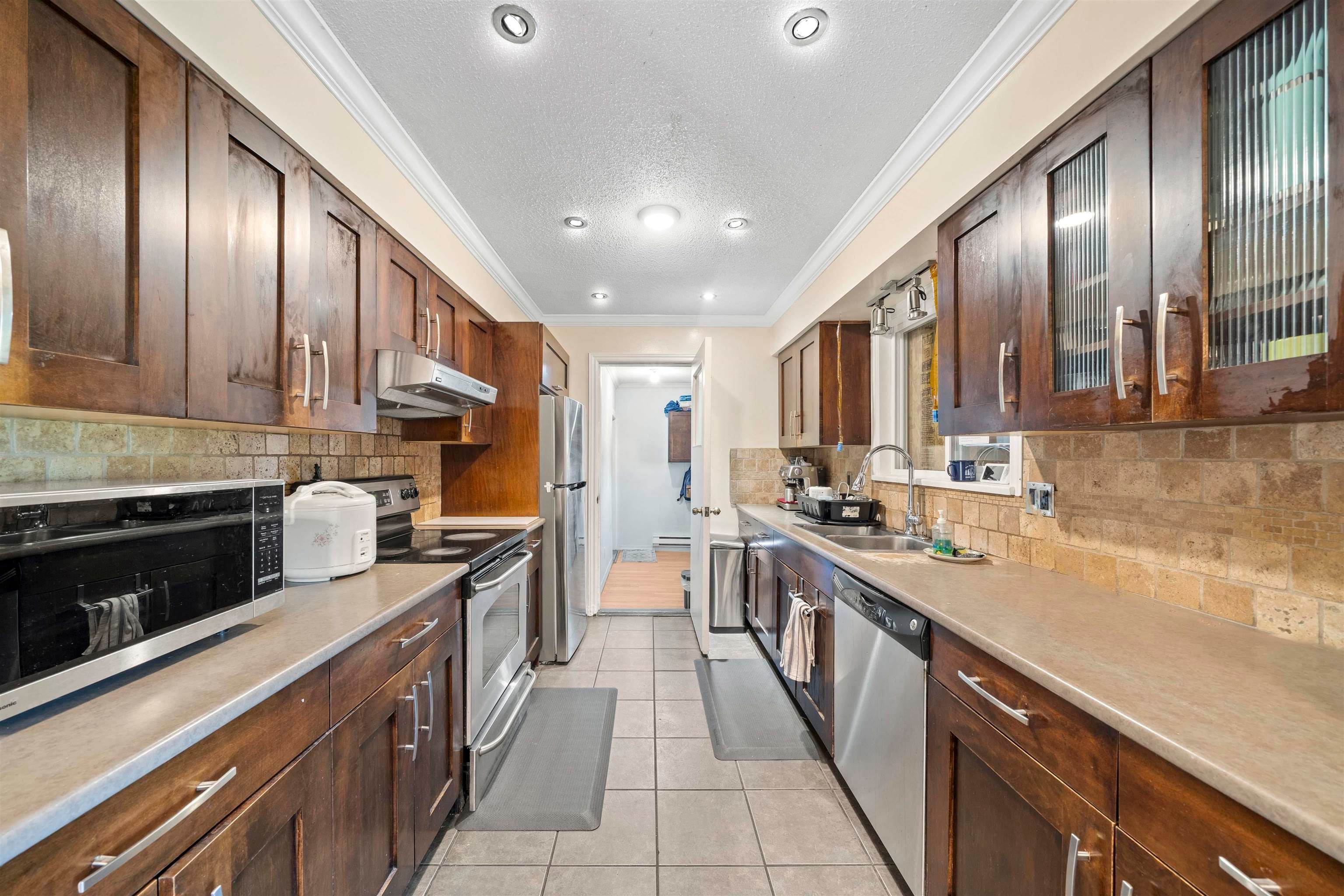 14995 108 Avenue, Surrey, V3R 1W3 — photo 2