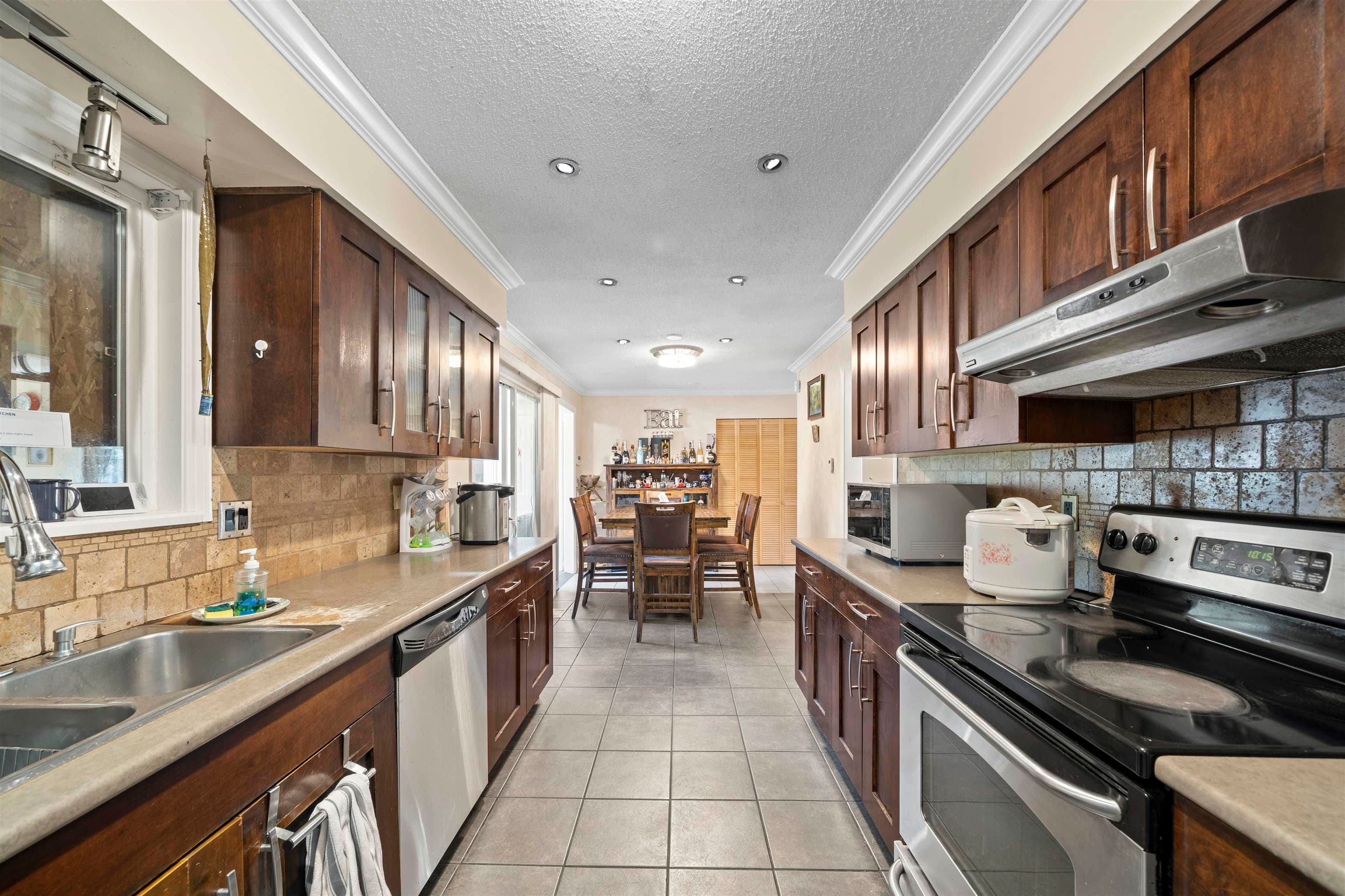 14995 108 Avenue, Surrey, V3R 1W3 — photo 1