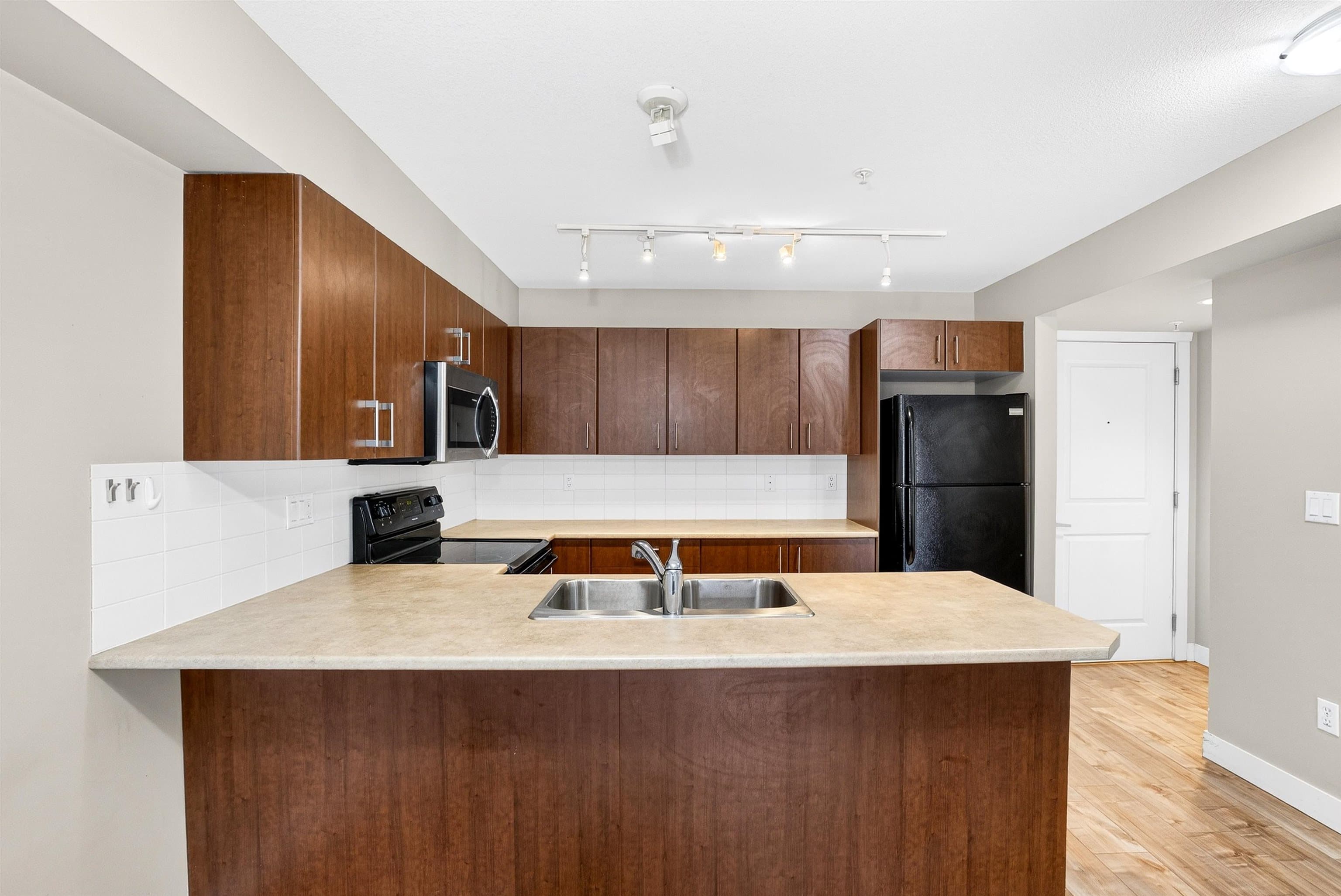 201 - 45559 Yale Road, Chilliwack, V2P 0B1 — photo 5