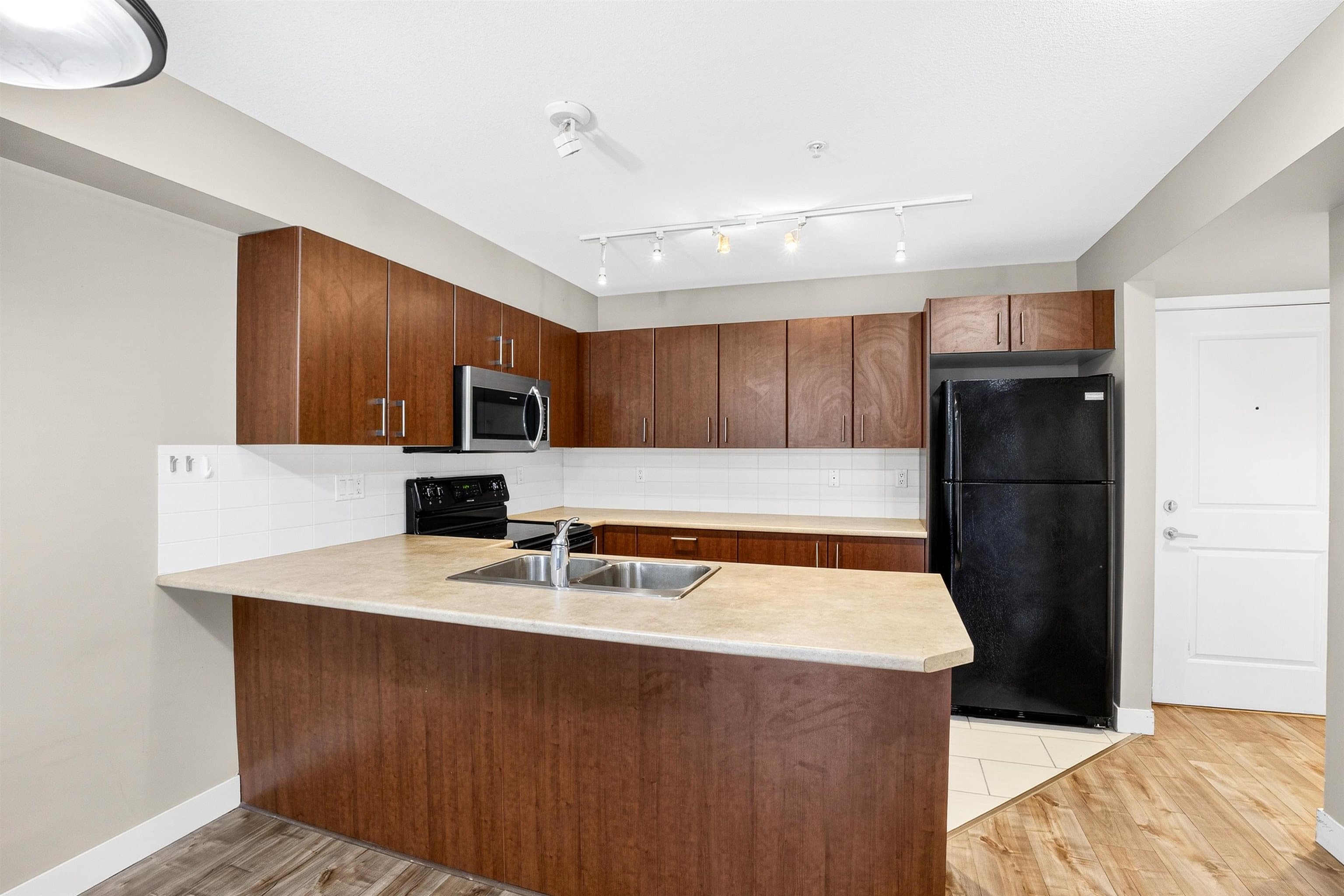 201 - 45559 Yale Road, Chilliwack, V2P 0B1 — photo 4