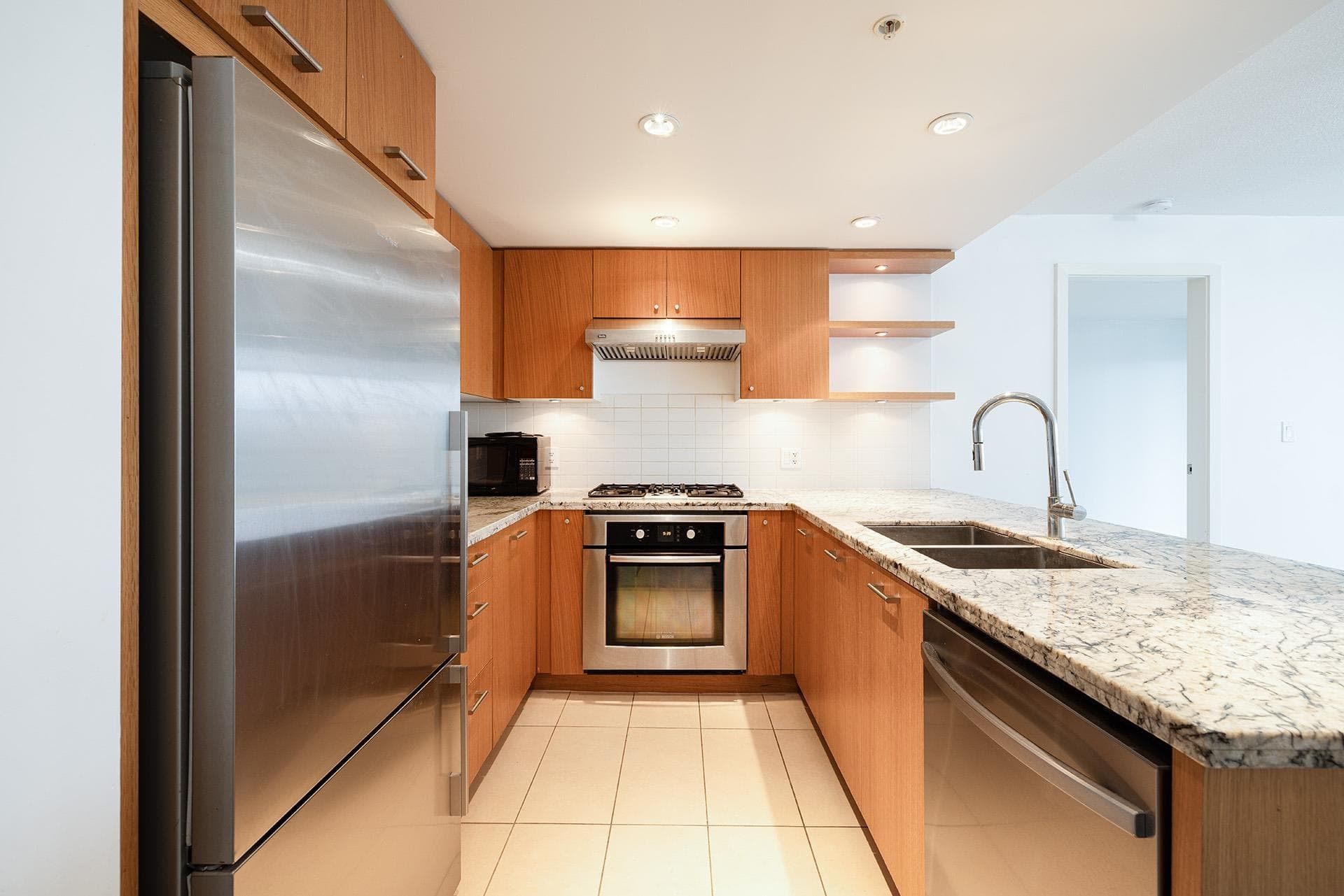 901 - 1455 George Street, White Rock, V4B 0A9 — photo 4