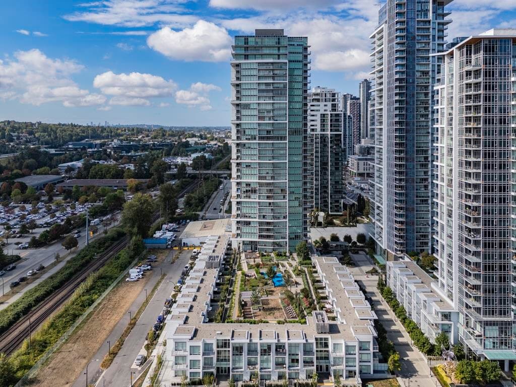 605 - 2381 Beta Avenue, Burnaby, V5C 0P7 — photo 4