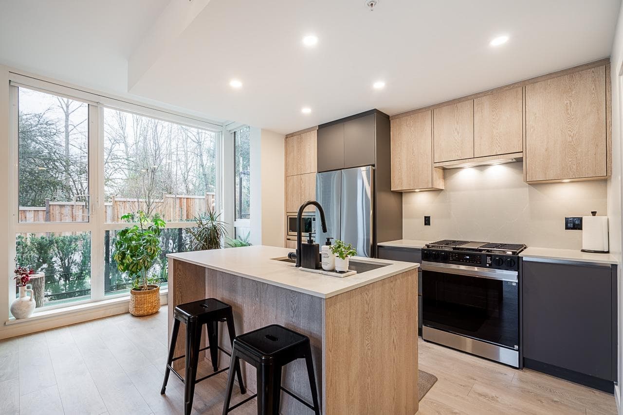 105 - 19577 65b Avenue, Surrey, V4N 6Y3 — photo 2