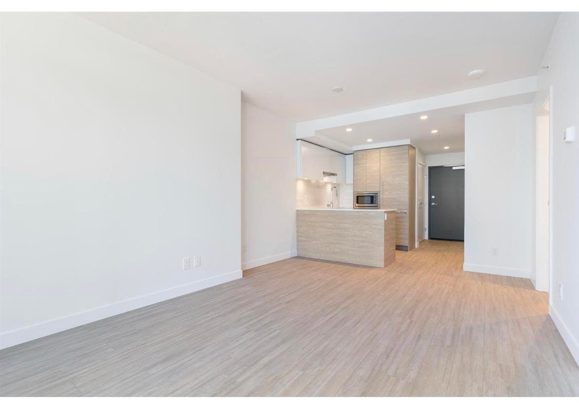 605 - 13655 Fraser Highway, Surrey, V3T 0P8 — photo 4