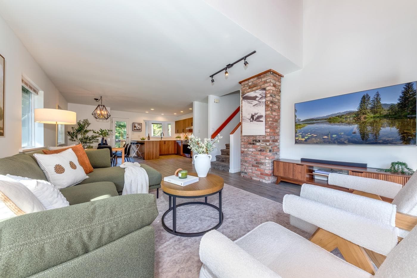 2053 Garibaldi Way, Whistler, V8E 0A6 — photo 2
