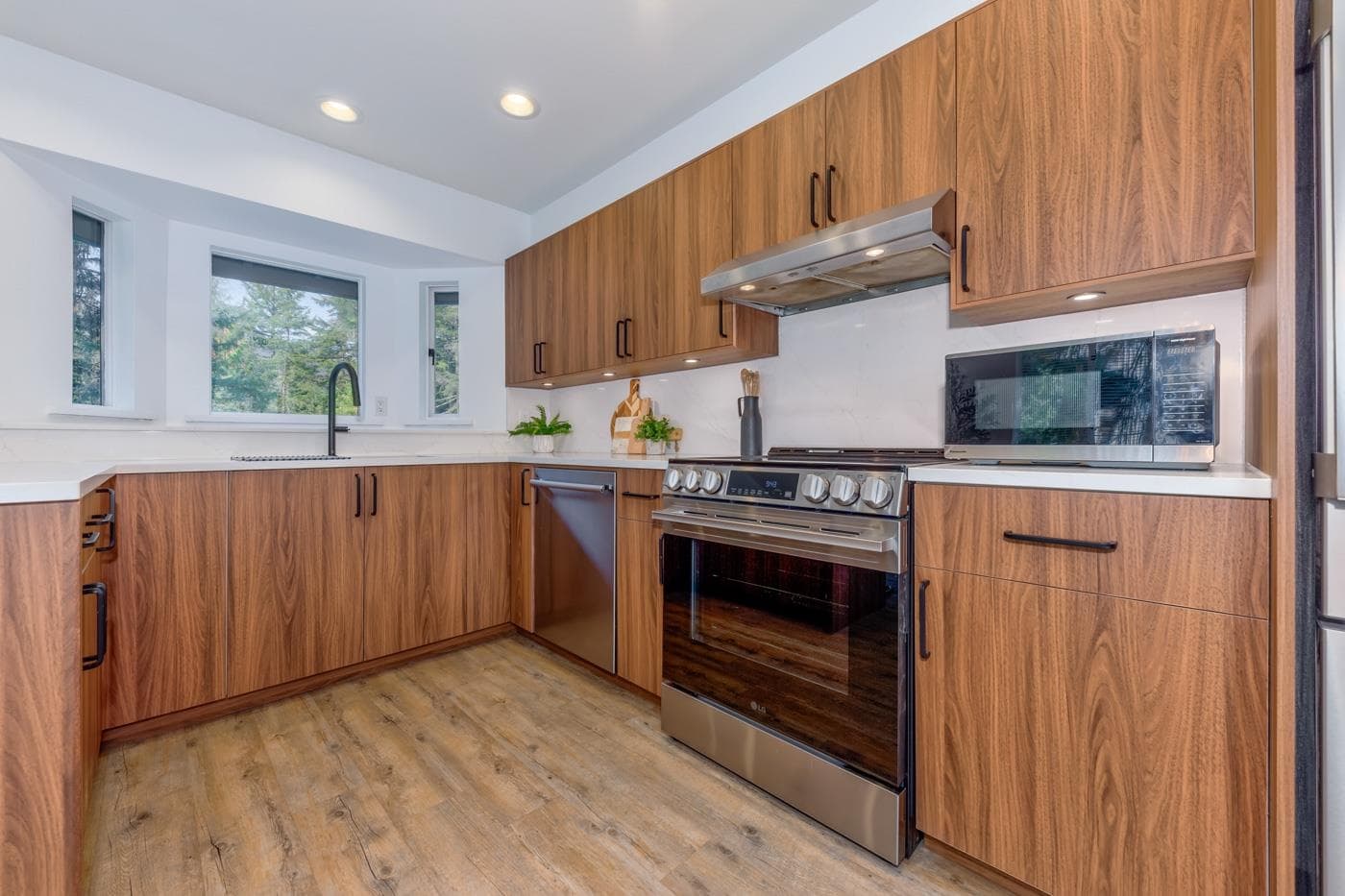 2053 Garibaldi Way, Whistler, V8E 0A6 — photo 3