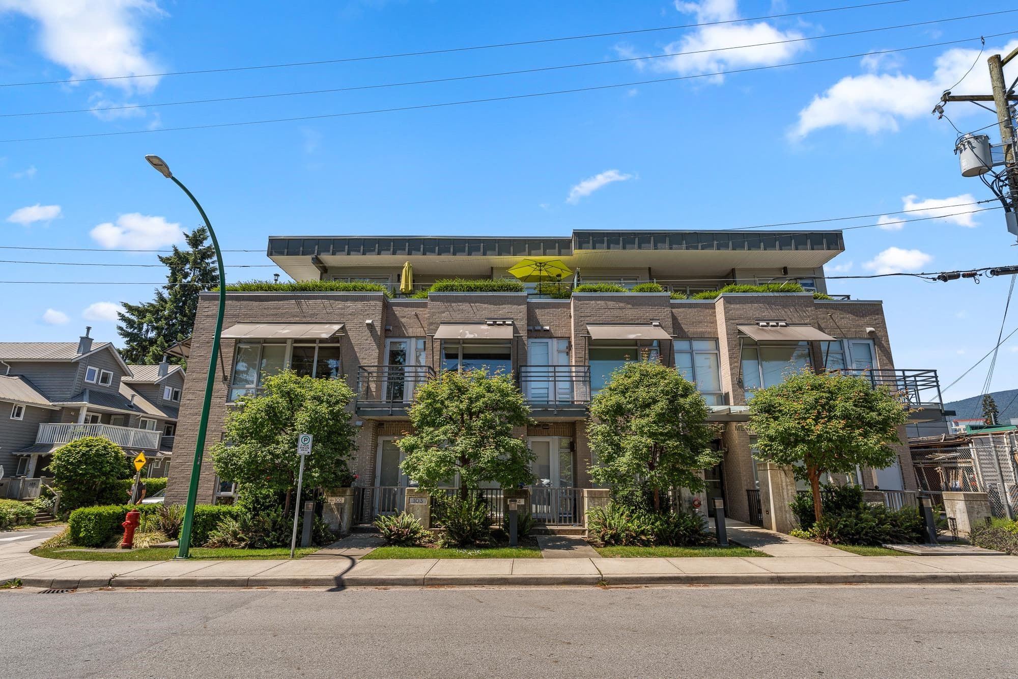 202 - 1591 Bowser Avenue, North Vancouver, V7P 2Y4 — photo 2