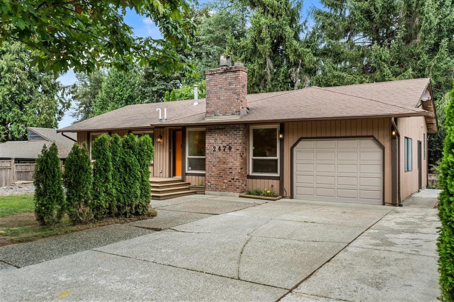 2470 Woodstock Drive, Abbotsford, V3G 2B6 — photo 2