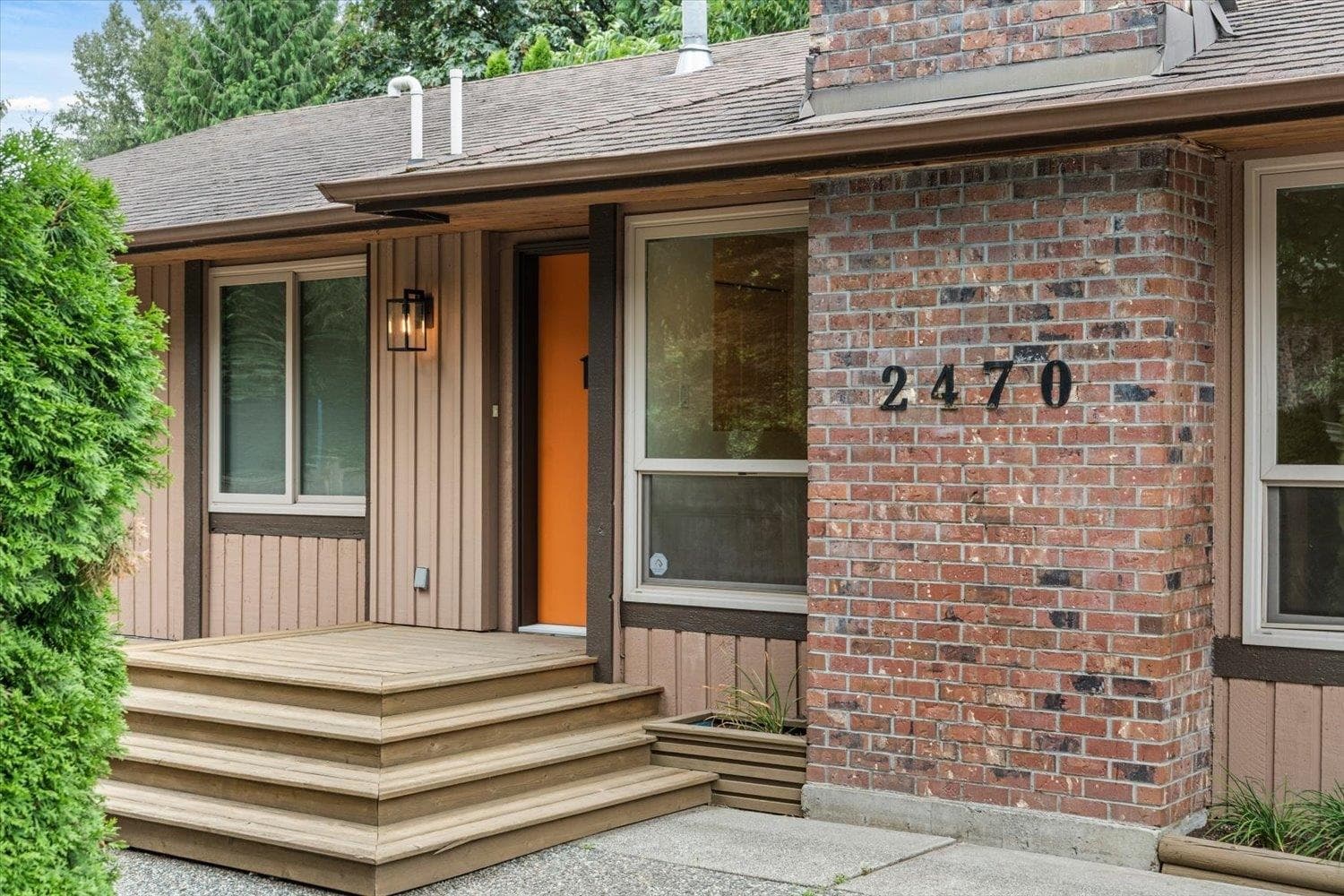 2470 Woodstock Drive, Abbotsford, V3G 2B6 — photo 1