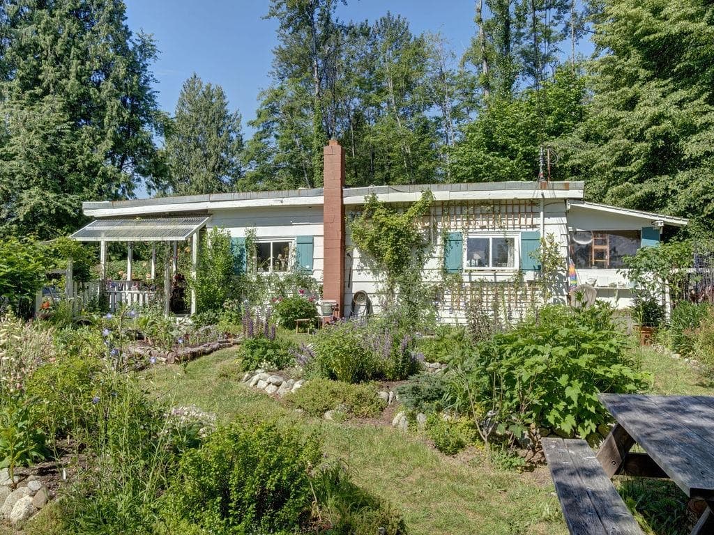 947 North Road, Gibsons, V0N 1V7 — photo 2