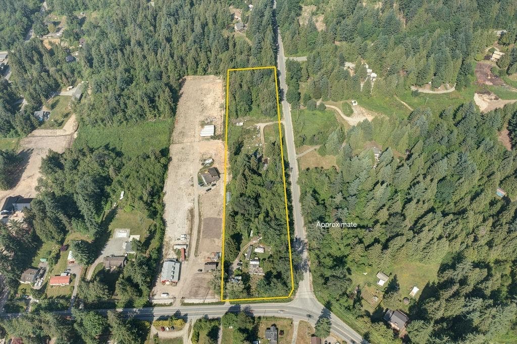 947 North Road, Gibsons, V0N 1V7 — photo 1