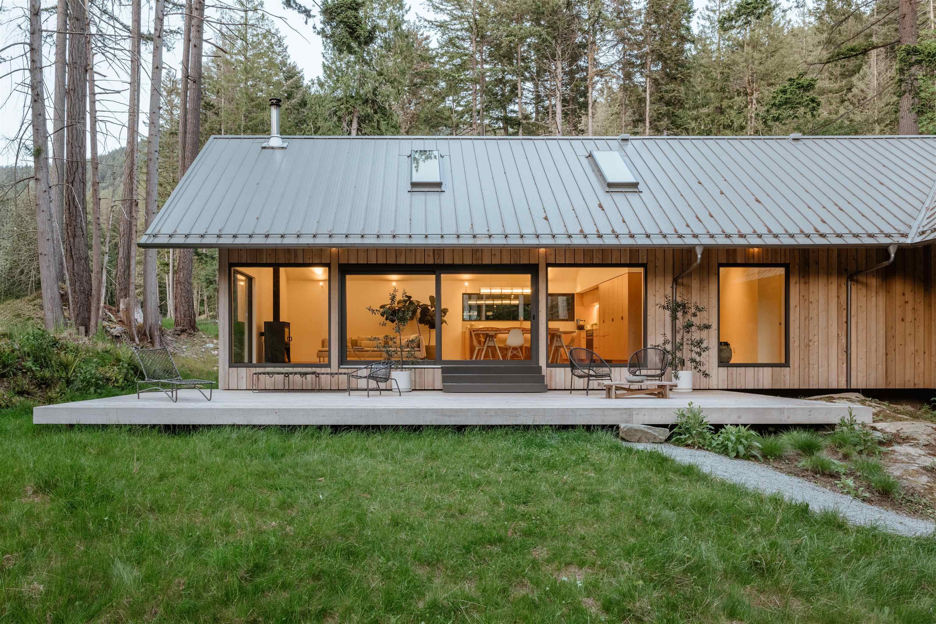 1616 Joan Audrey Lane, Bowen Island, V0N 1G2 — photo 1