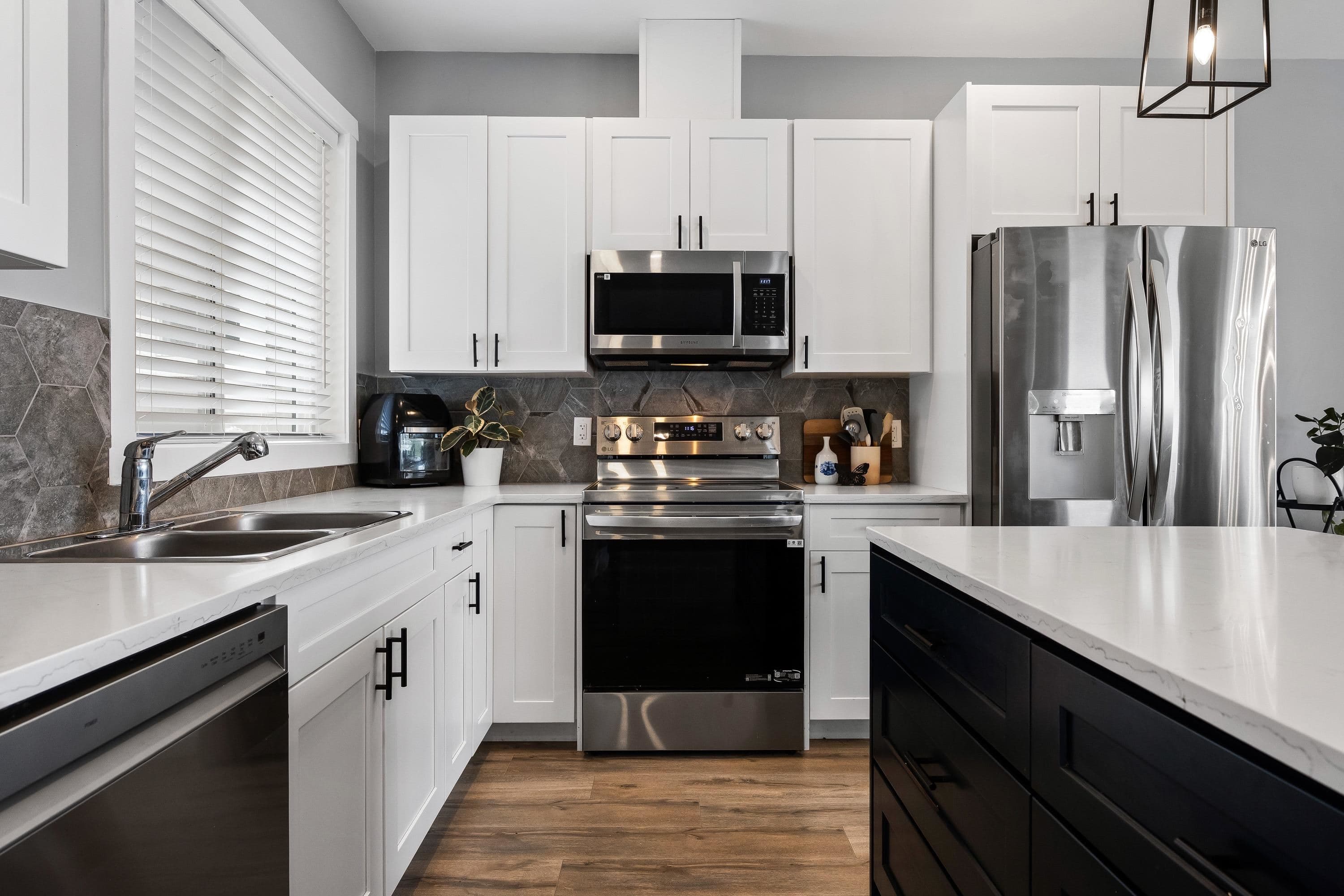B - 9279 Carleton Street, Chilliwack, V2P 6E1 — photo 1