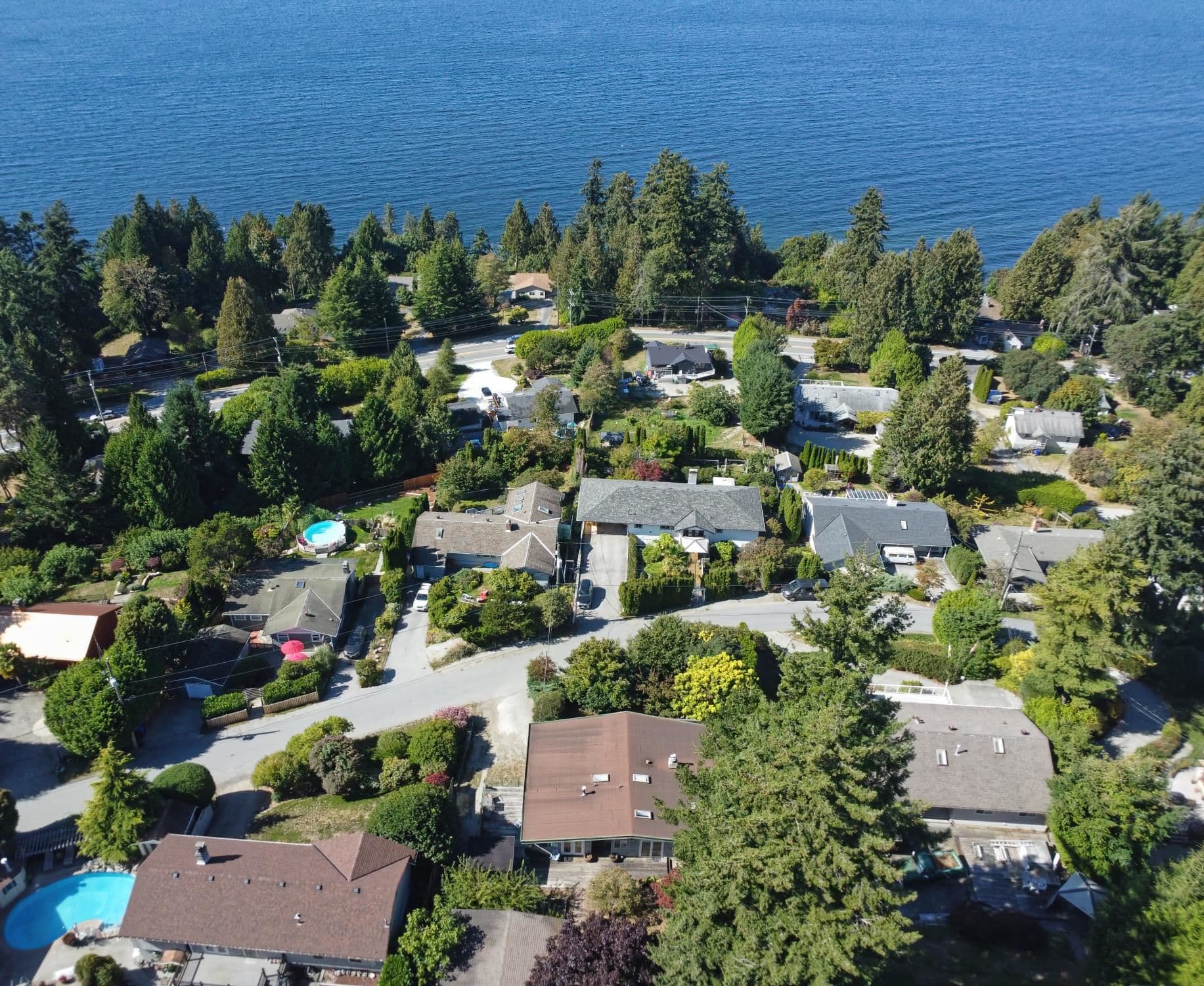 5134 Radcliffe Road, Sechelt, V7Z 0G5 — photo 2