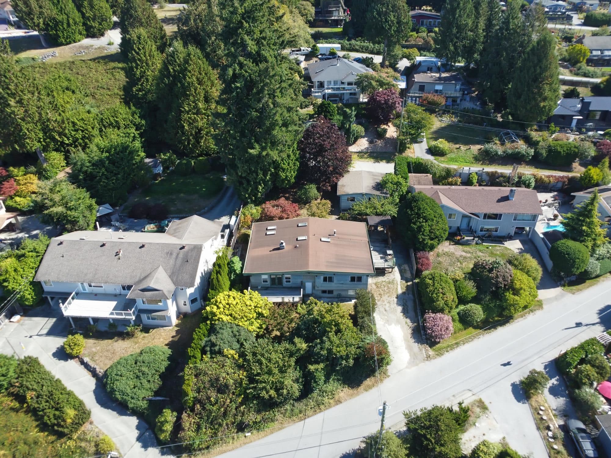 5134 Radcliffe Road, Sechelt, V7Z 0G5 — photo 1