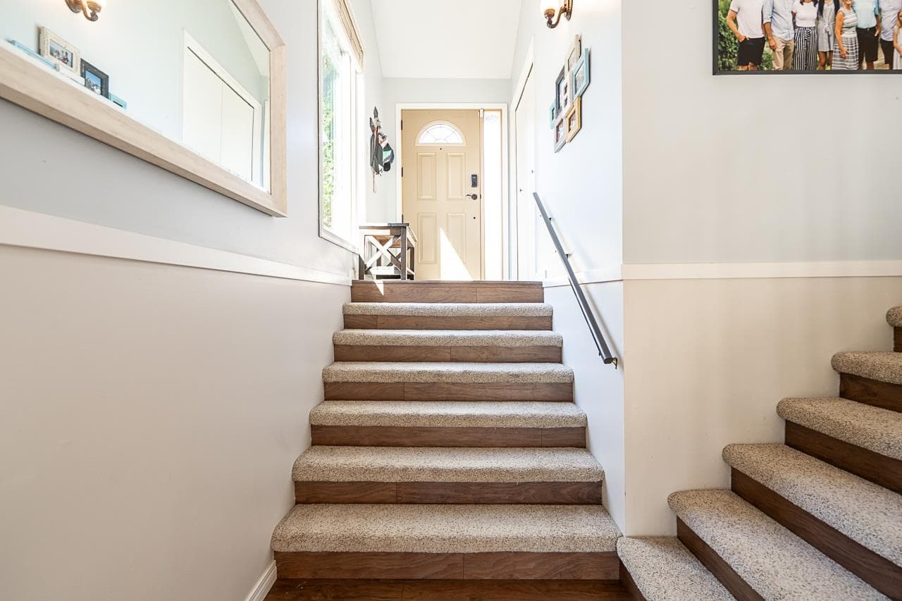 35950 Eaglecrest Place, Abbotsford, V3G 1E7 — photo 2