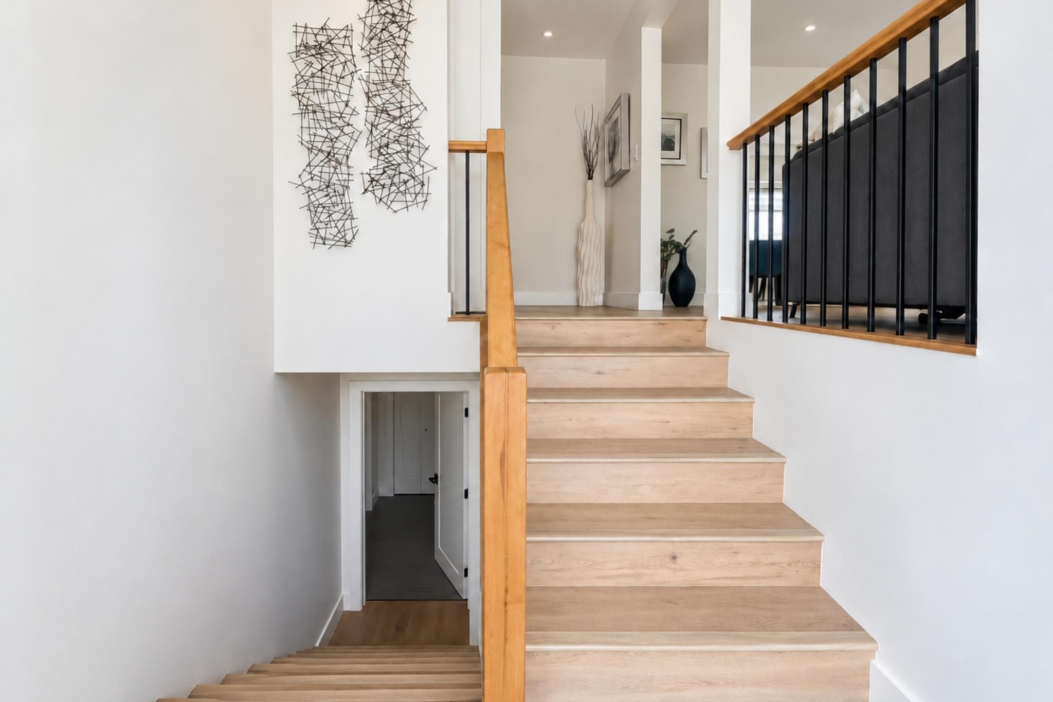 1070 Stratford Avenue, Burnaby, V5B 3X8 — photo 2