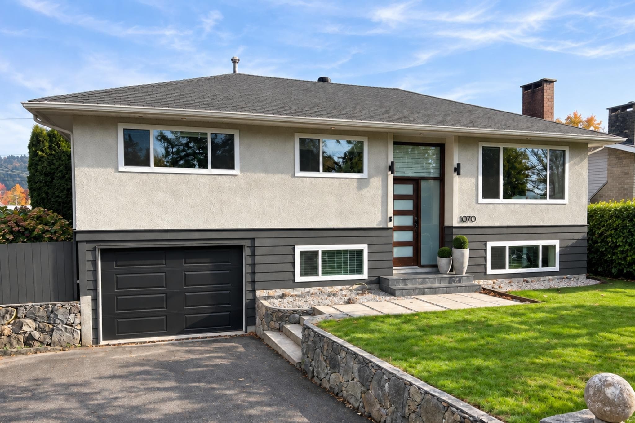 1070 Stratford Avenue, Burnaby, V5B 3X8 — photo 1