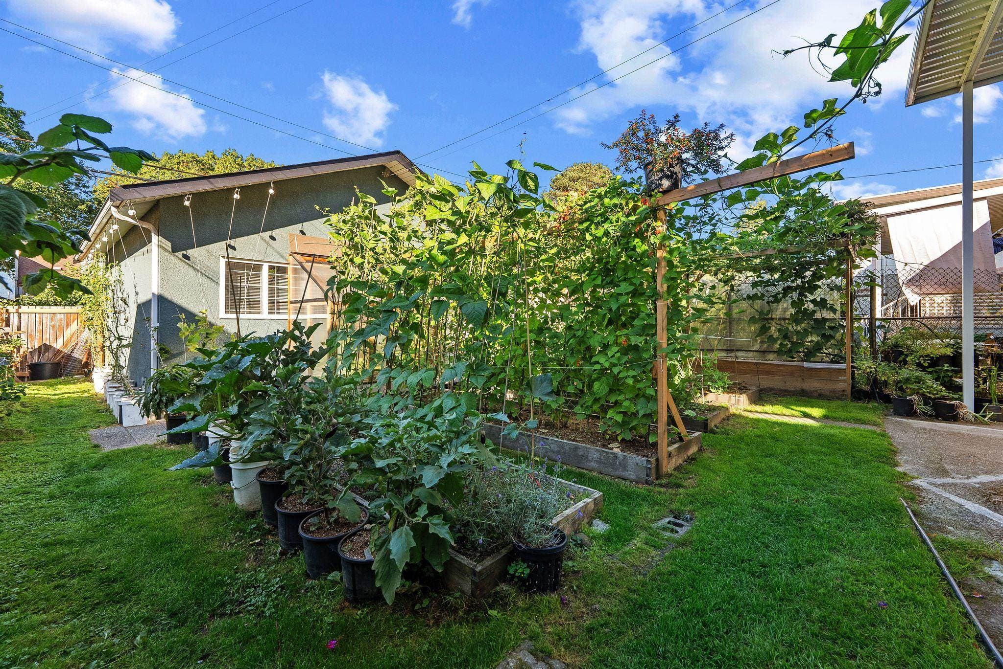 2621 Cambridge Street, Vancouver, V5K 1L6 — photo 3