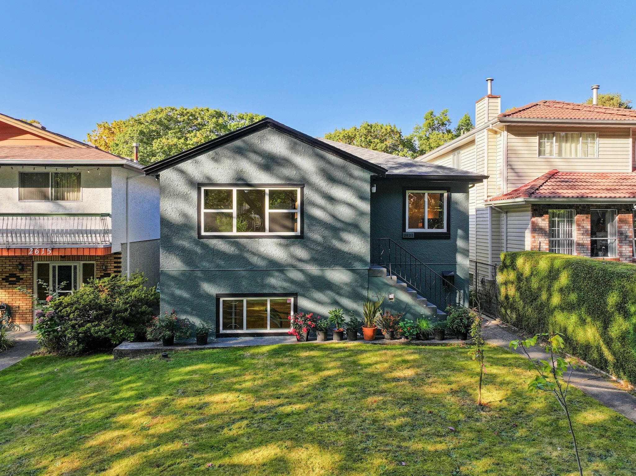 2621 Cambridge Street, Vancouver, V5K 1L6 — photo 1